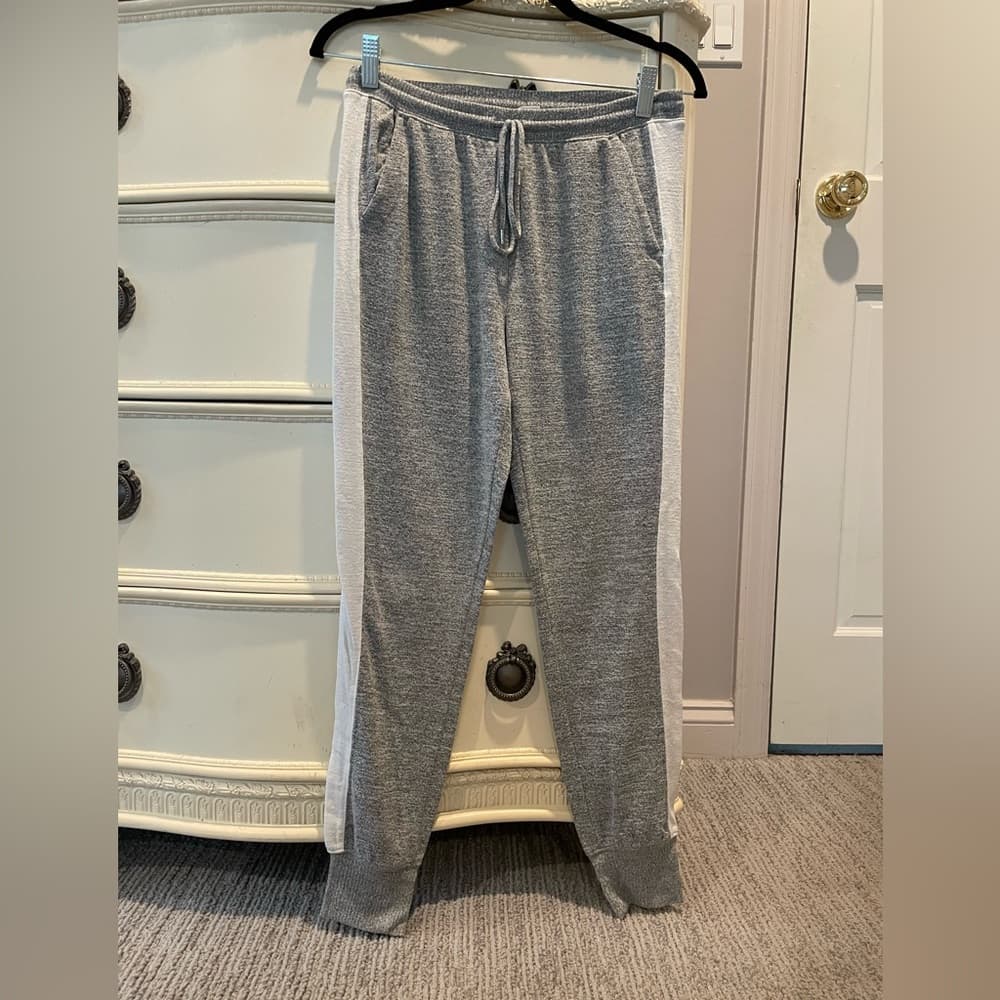 GAP alight gray joggers with white side stripe and pockets - Thumbnail 2
