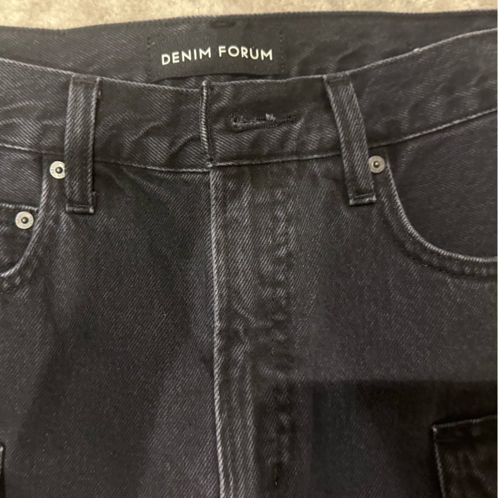 aritzia denim forum 90s mid rise cargo miniskirt size 25 - Thumbnail 3
