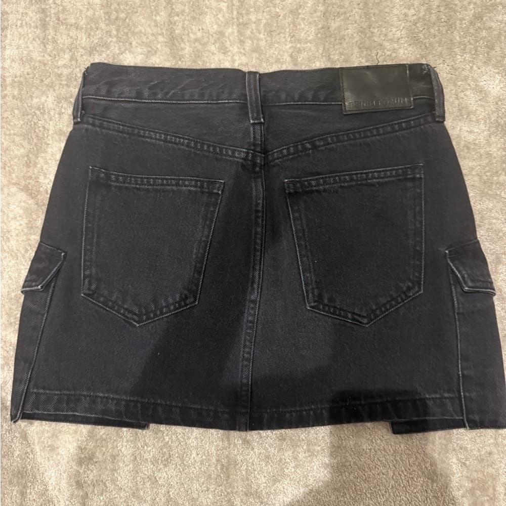 aritzia denim forum 90s mid rise cargo miniskirt size 25 - Thumbnail 4