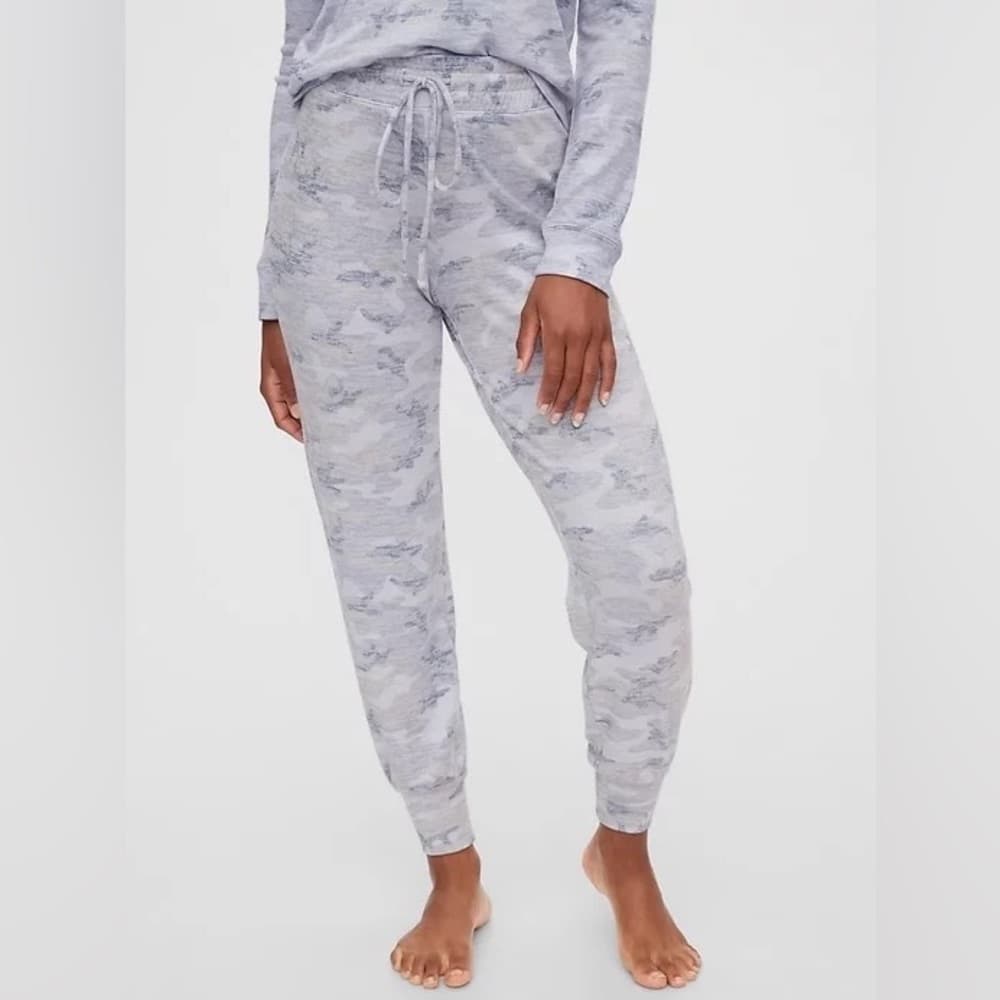 GAP Soft Knit Joggers in Grey Camo Print