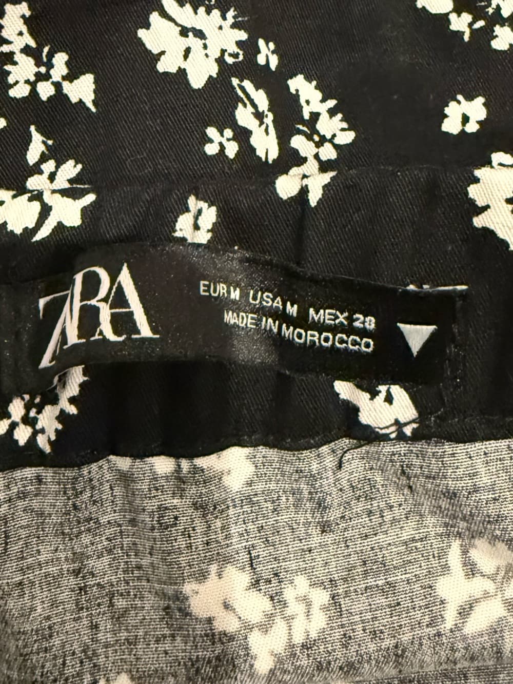Zara Black Mini Skirt with White Floral Pattern - Thumbnail 6