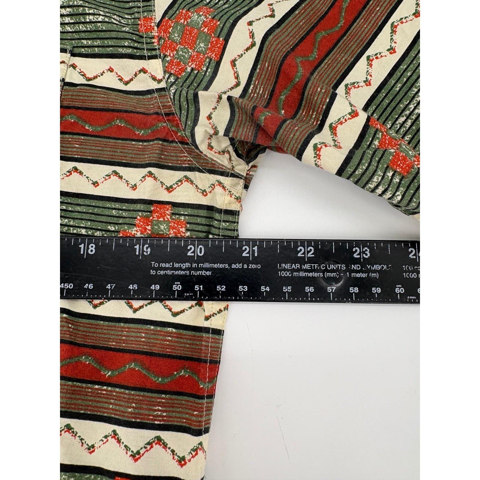 ORVIS Short Sleeve Button Up Men's Shirt Size M Aztec Geometric Stripe Pattern - Thumbnail 5