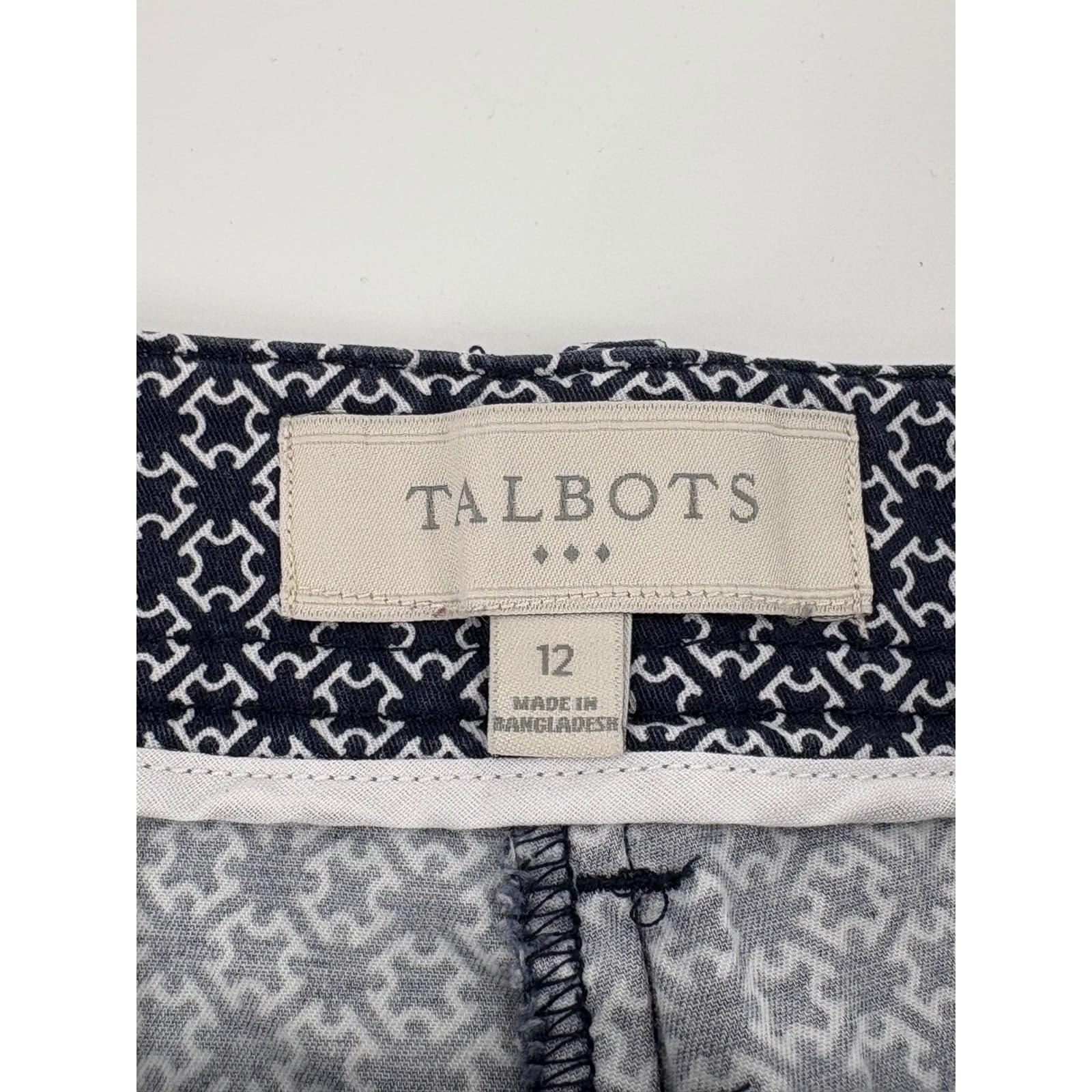 Talbots Women's Shorts Size 12 Navy Blue White Geometric Pattern Cotton Blend * - Thumbnail 3