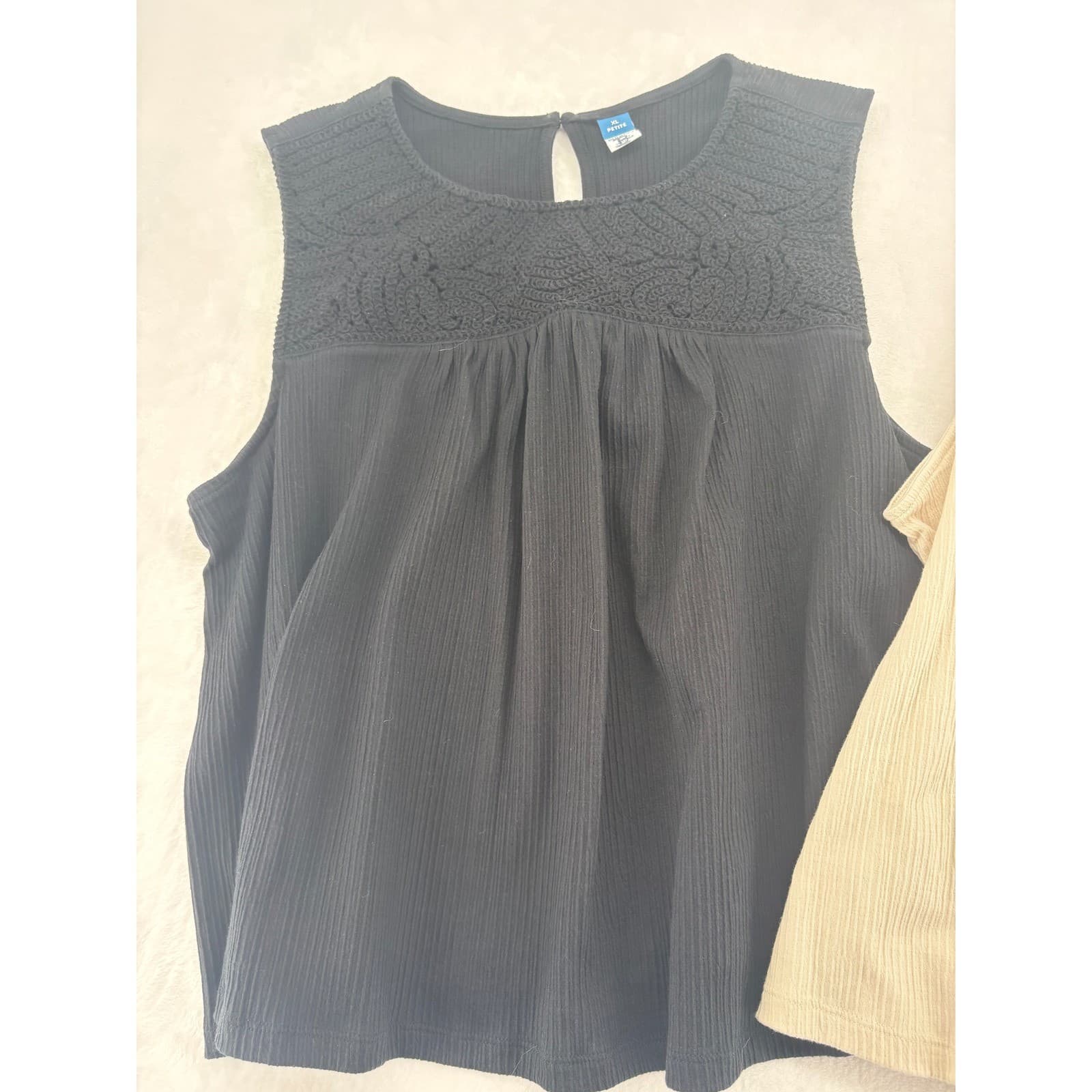 Old Navy Sleeveless Top Womens XL Petite Tank Top Black Beige Crochet Yoke Lot 2 - Thumbnail 2