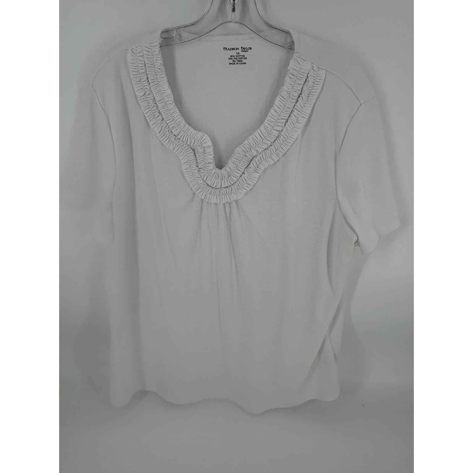 Madison Taylor Woman 1X White Short Sleeve Top Ruffle Neckline Blouse