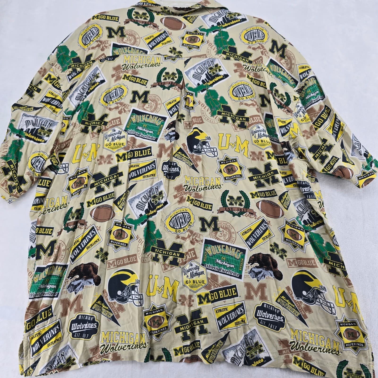 Lee Sport Button Up Mens 2XL Button Up Beige Michigan Wolverines All Over Print - Thumbnail 6
