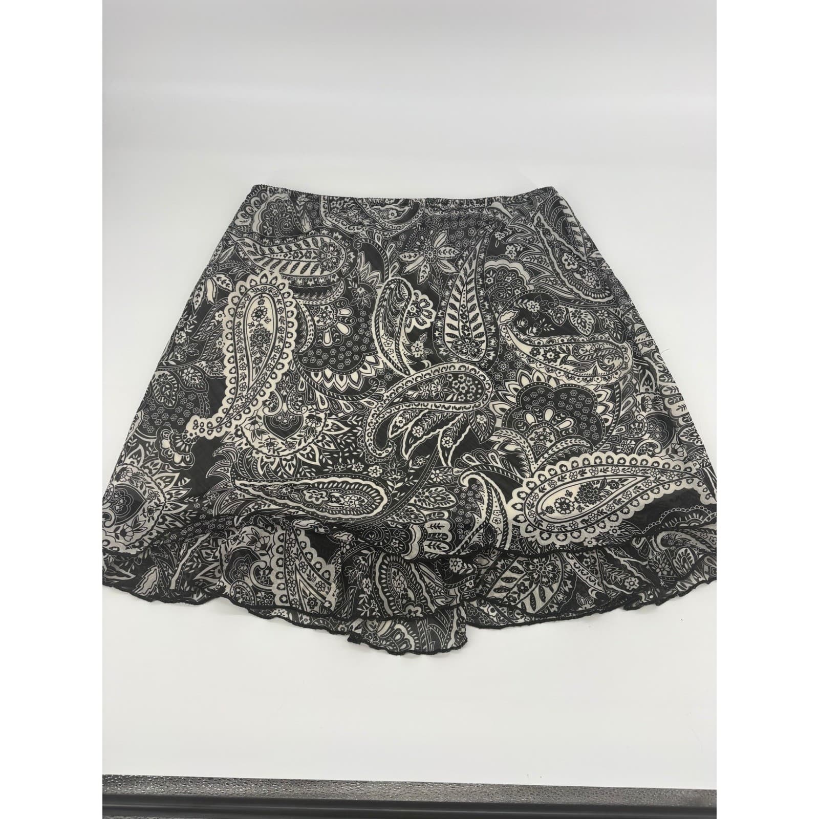 Briggs Petite Black White Paisley Flounce Ruffle Skirt Size PM - Thumbnail 3