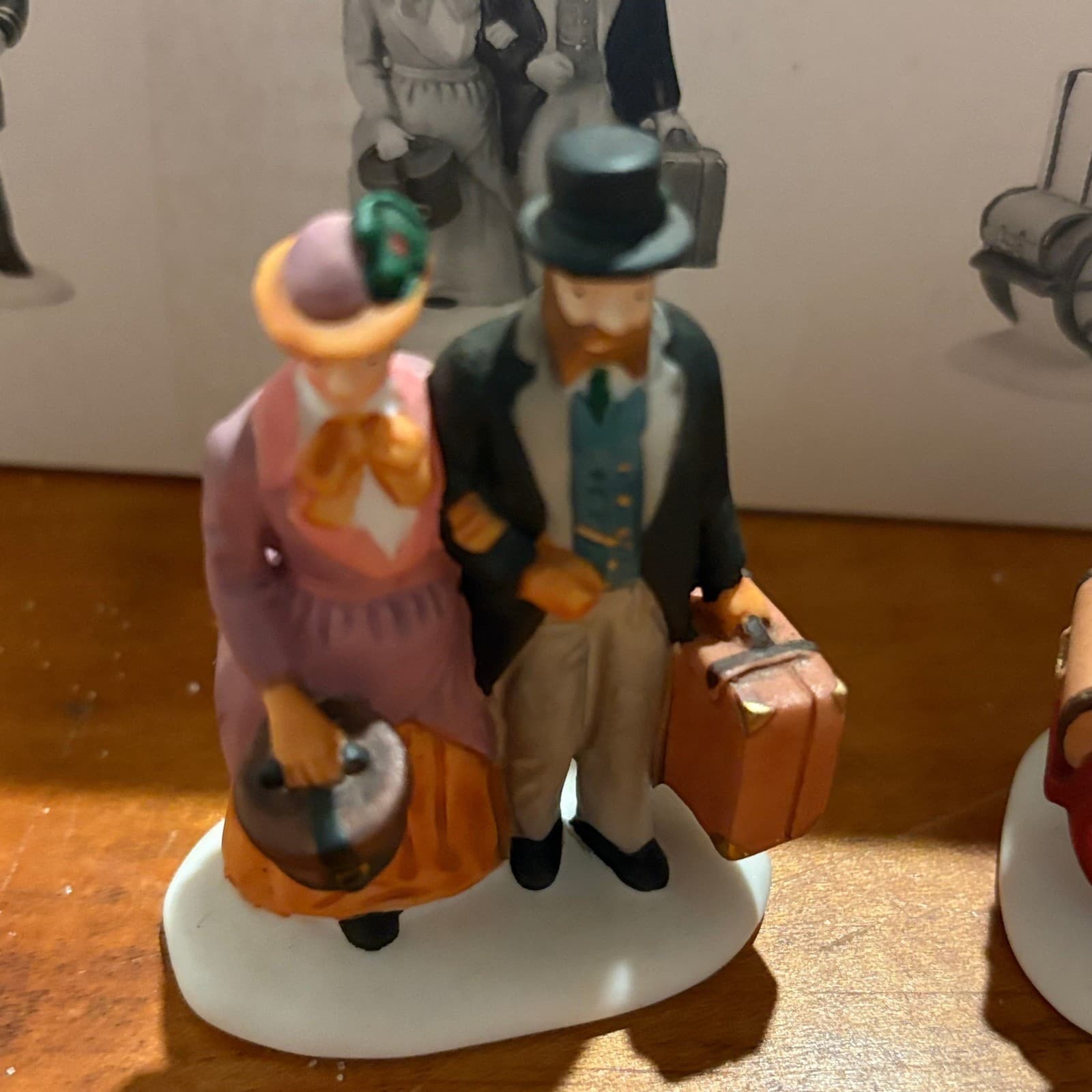 Department 56 Holiday Travelers Heritage Village OS Figurine Set Multicolor 3pc - Thumbnail 3
