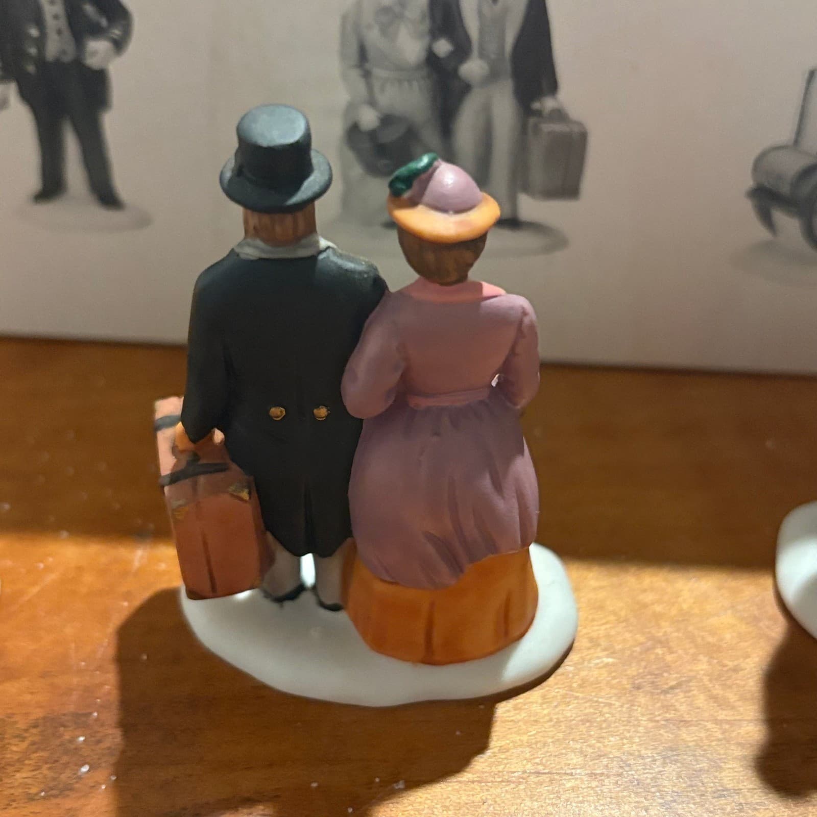 Department 56 Holiday Travelers Heritage Village OS Figurine Set Multicolor 3pc - Thumbnail 6