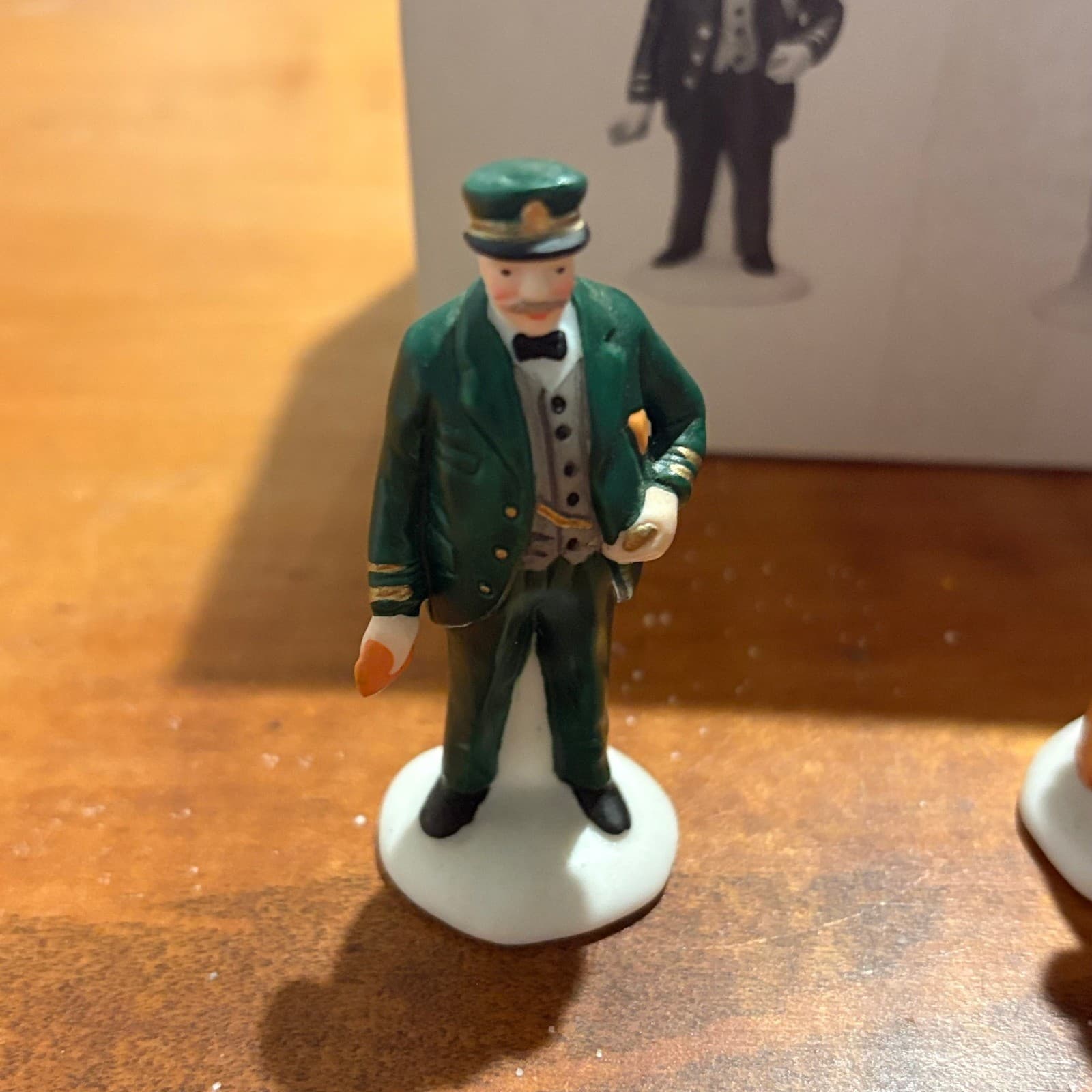 Department 56 Holiday Travelers Heritage Village OS Figurine Set Multicolor 3pc - Thumbnail 4