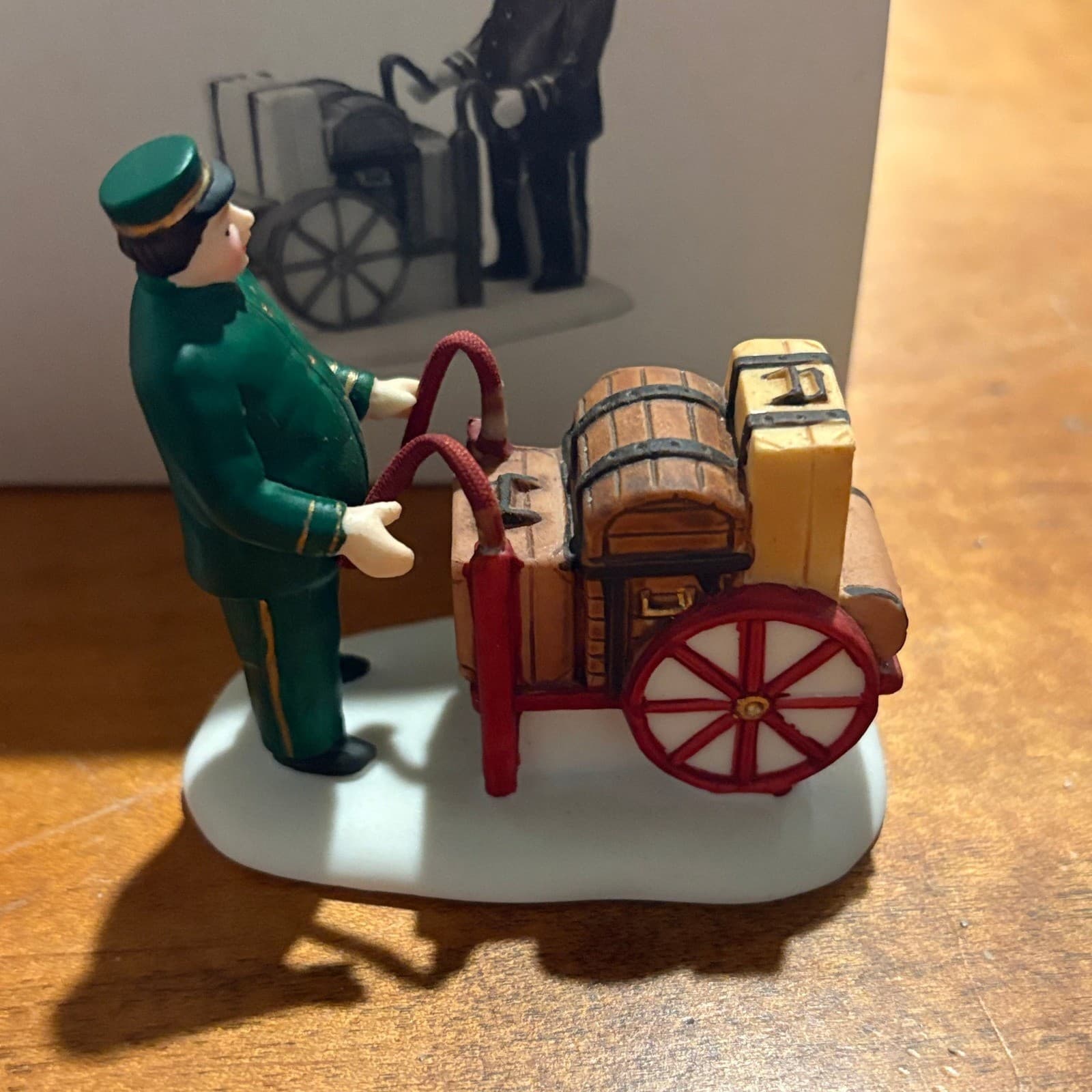 Department 56 Holiday Travelers Heritage Village OS Figurine Set Multicolor 3pc - Thumbnail 5