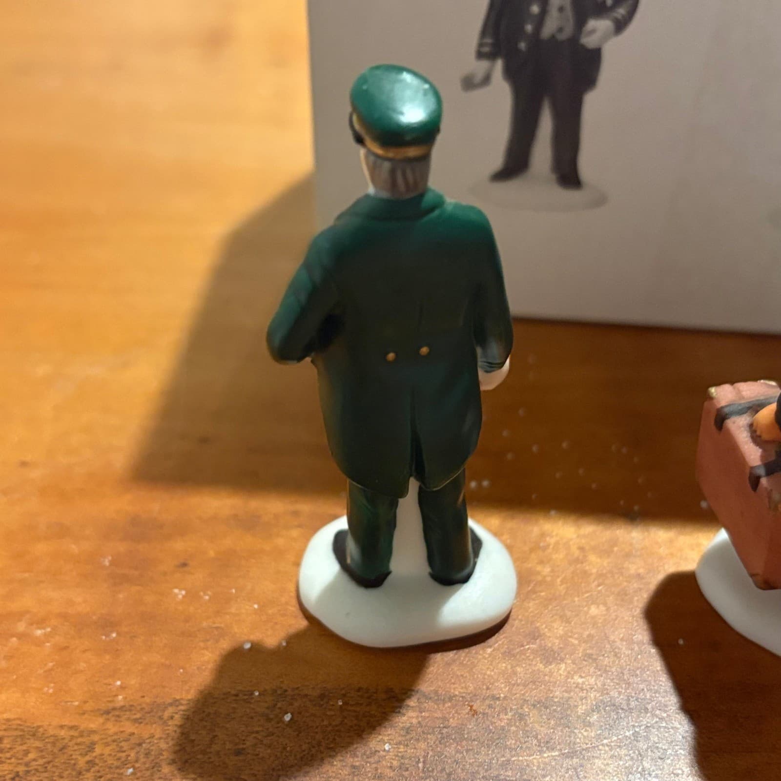 Department 56 Holiday Travelers Heritage Village OS Figurine Set Multicolor 3pc - Thumbnail 7