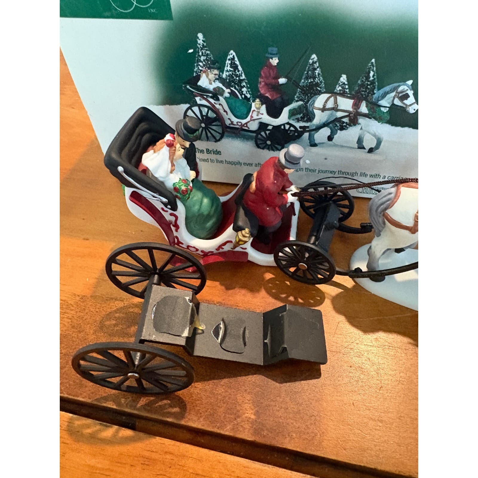 Department 56 Figurine Carriage White A Carriage Ride For The Bride 58901 - Thumbnail 4