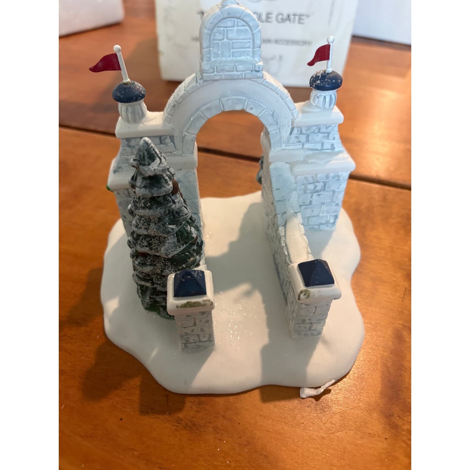 Department 56 Heritage Village North Pole Gate OS Accessory Christmas 5632-4 - Thumbnail 2