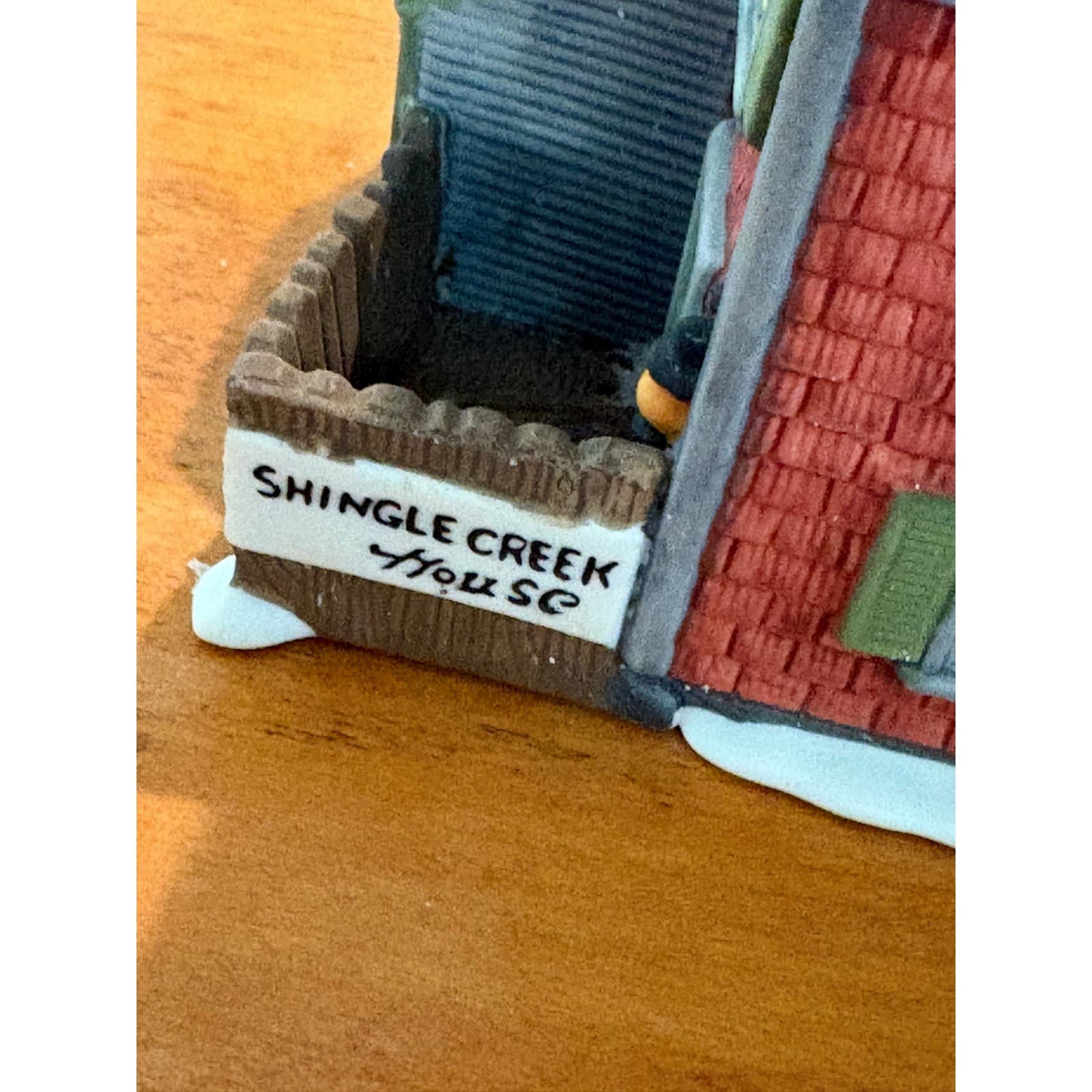 Dept 56 Shingle Creek House New England Village Series 5946-3 Porcelain House - Thumbnail 2