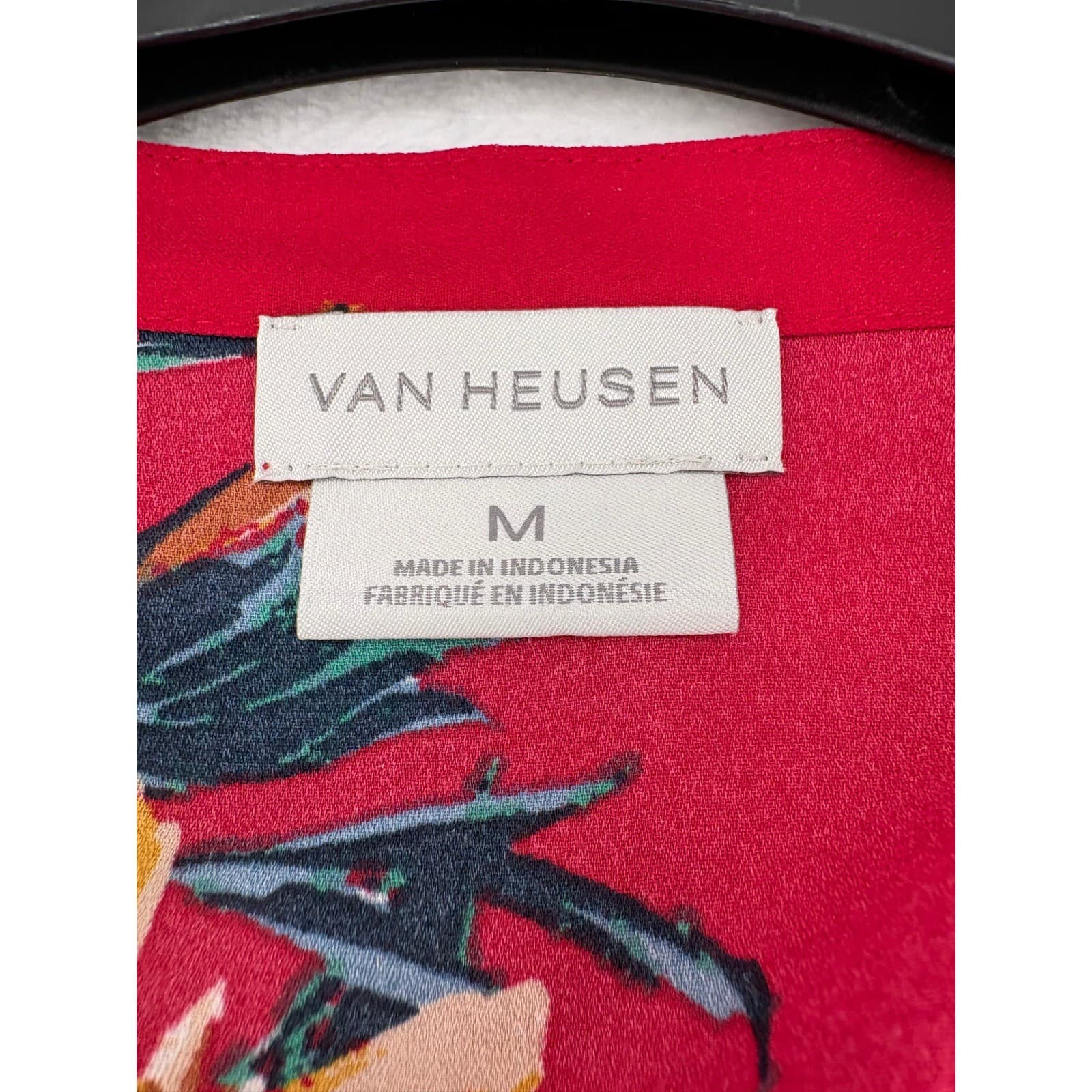 Van Heusen Blouse Womens M Top Red Floral Split Neck 3/4 Sleeve Button Front - Thumbnail 2