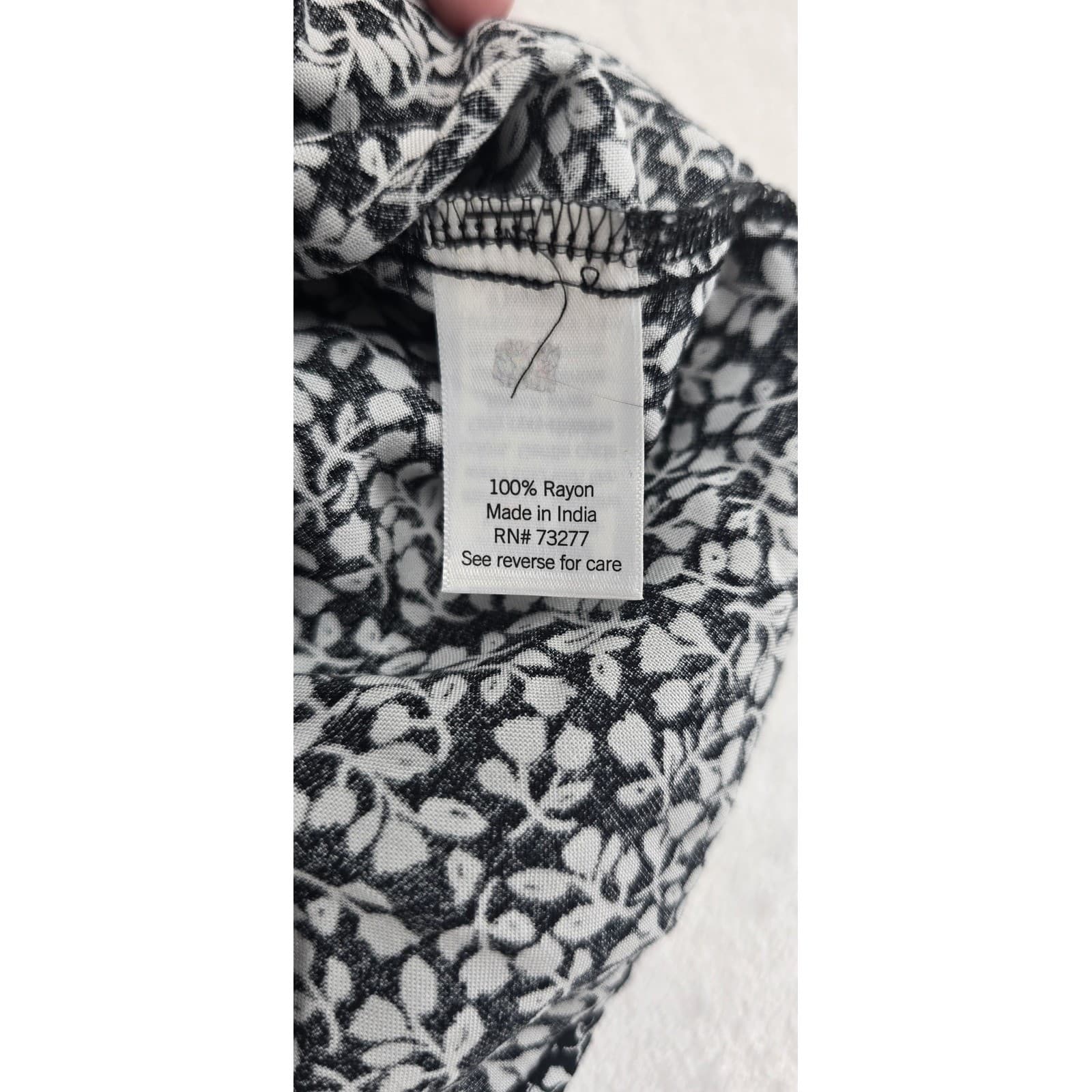 Croft & Barrow Button Down Womens PXL Blouse Black Floral Rayon Short Sleeve - Thumbnail 3