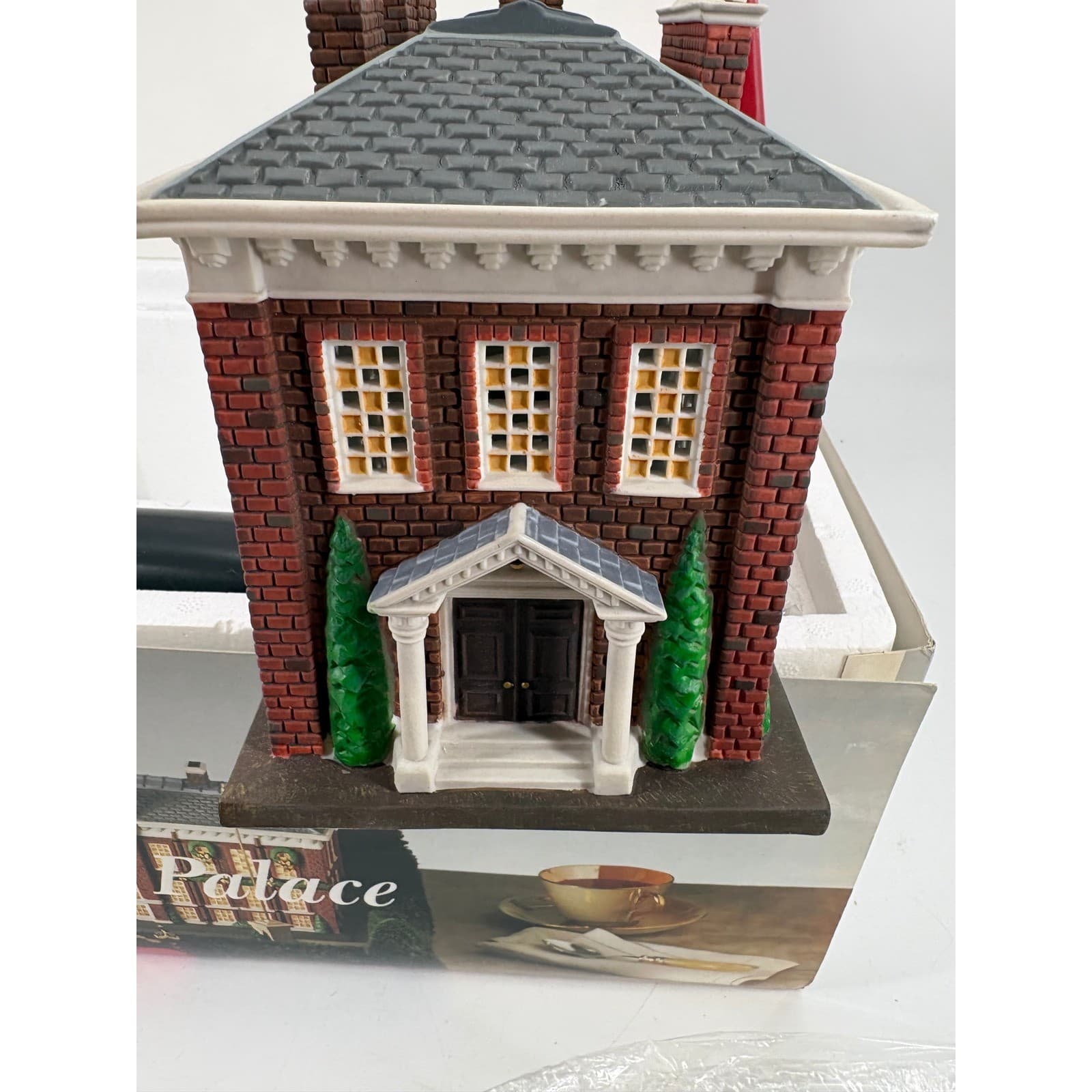 Dept 56 Kensington Palace Dickens Village Series 1998 Special Edition Red House - Thumbnail 12