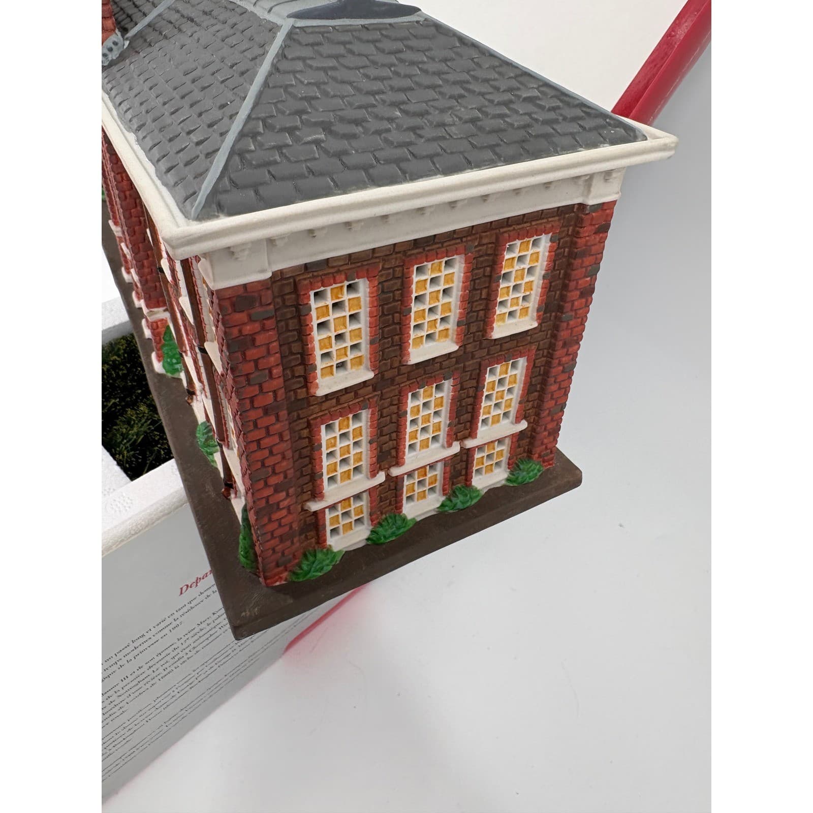 Dept 56 Kensington Palace Dickens Village Series 1998 Special Edition Red House - Thumbnail 9