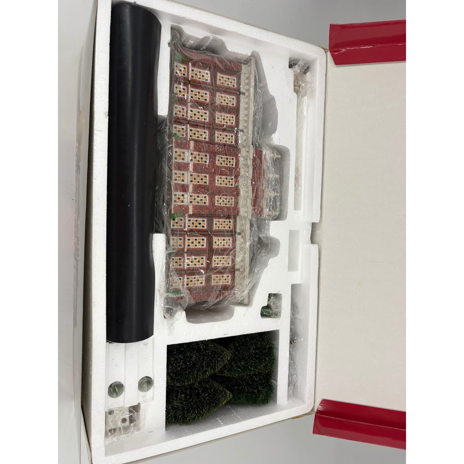 Dept 56 Kensington Palace Dickens Village Series 1998 Special Edition Red House - Thumbnail 2