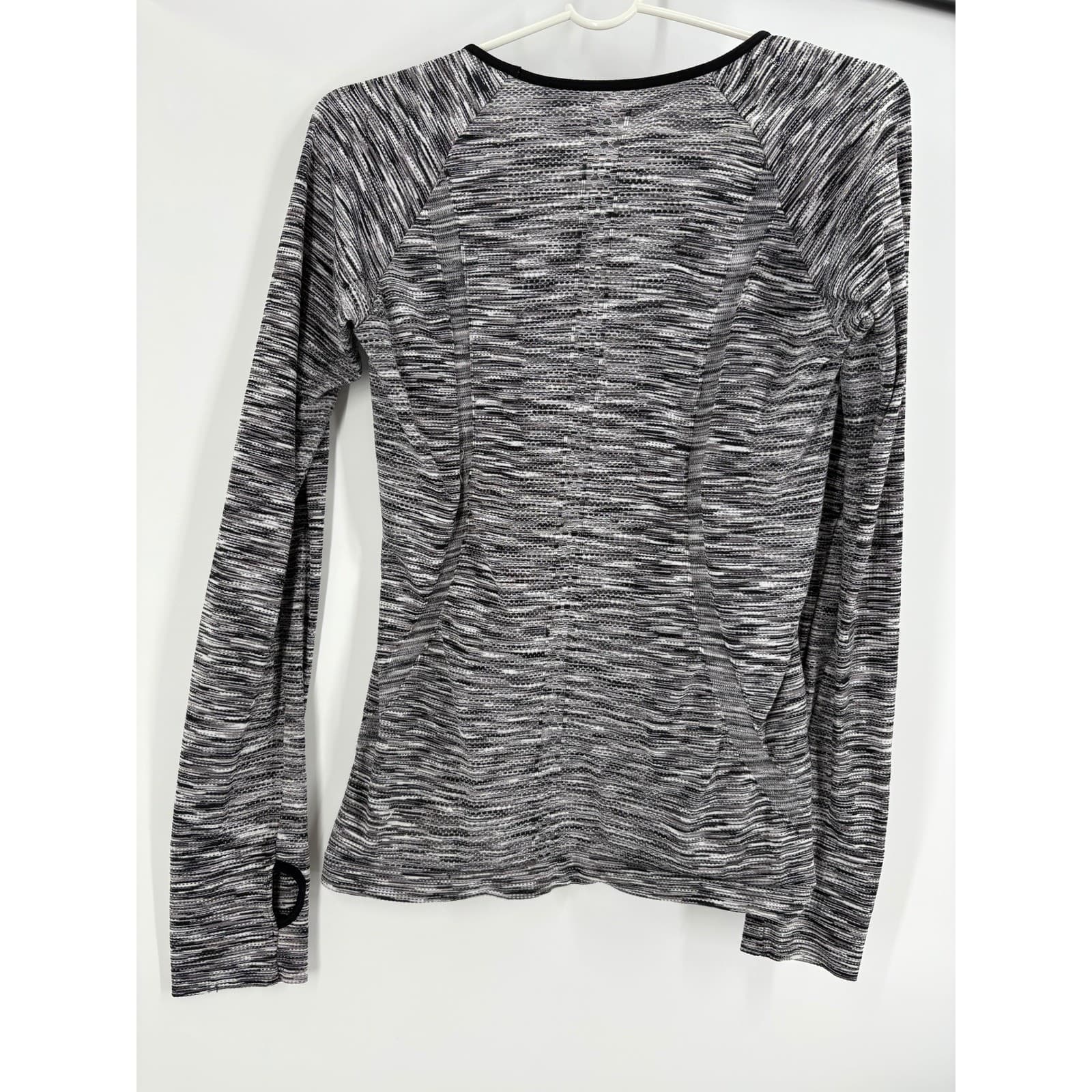 Athletic Works Women's Long Sleeve Athletic Shirt Thumbholes V-Neck Marled Gray - Thumbnail 2