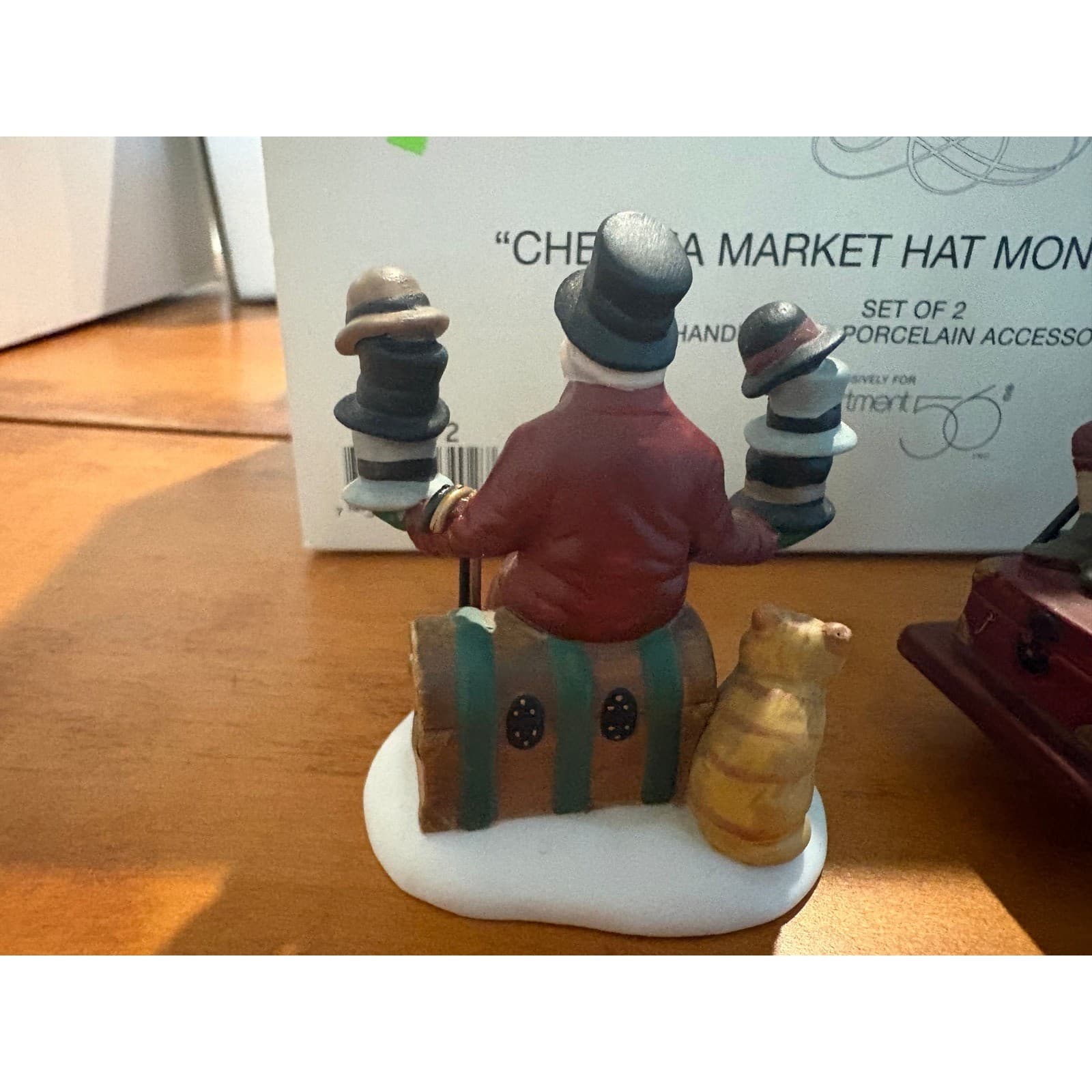 Dept 56 Chelsea Market Hat Monger & Cart Heritage Village Porcelain Figurine Set - Thumbnail 5