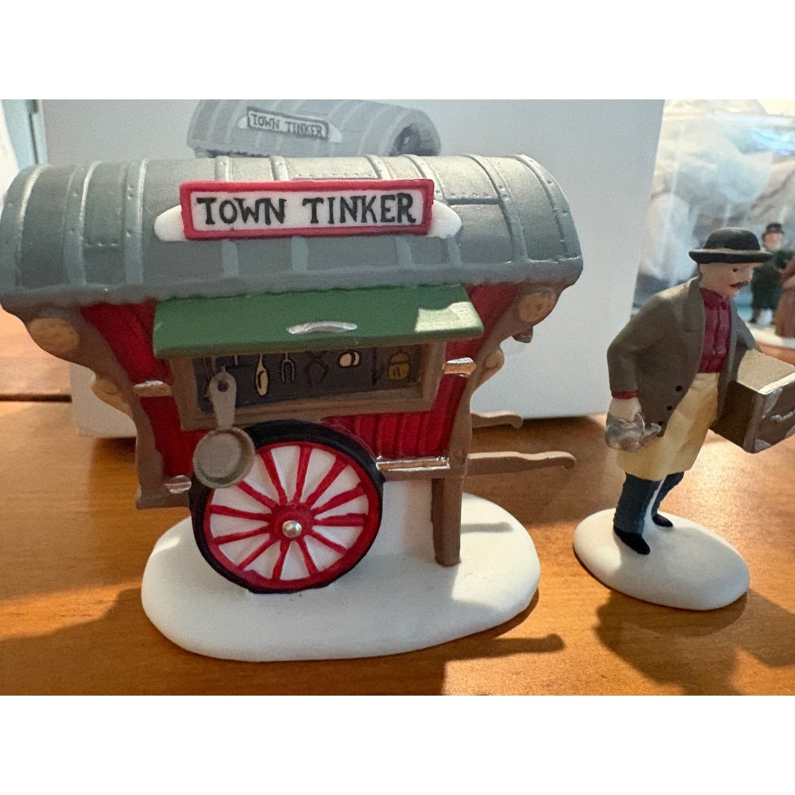 Department 56 Town Tinker Heritage Village Collection Set of 2 Porcelain 5646-4 - Thumbnail 2