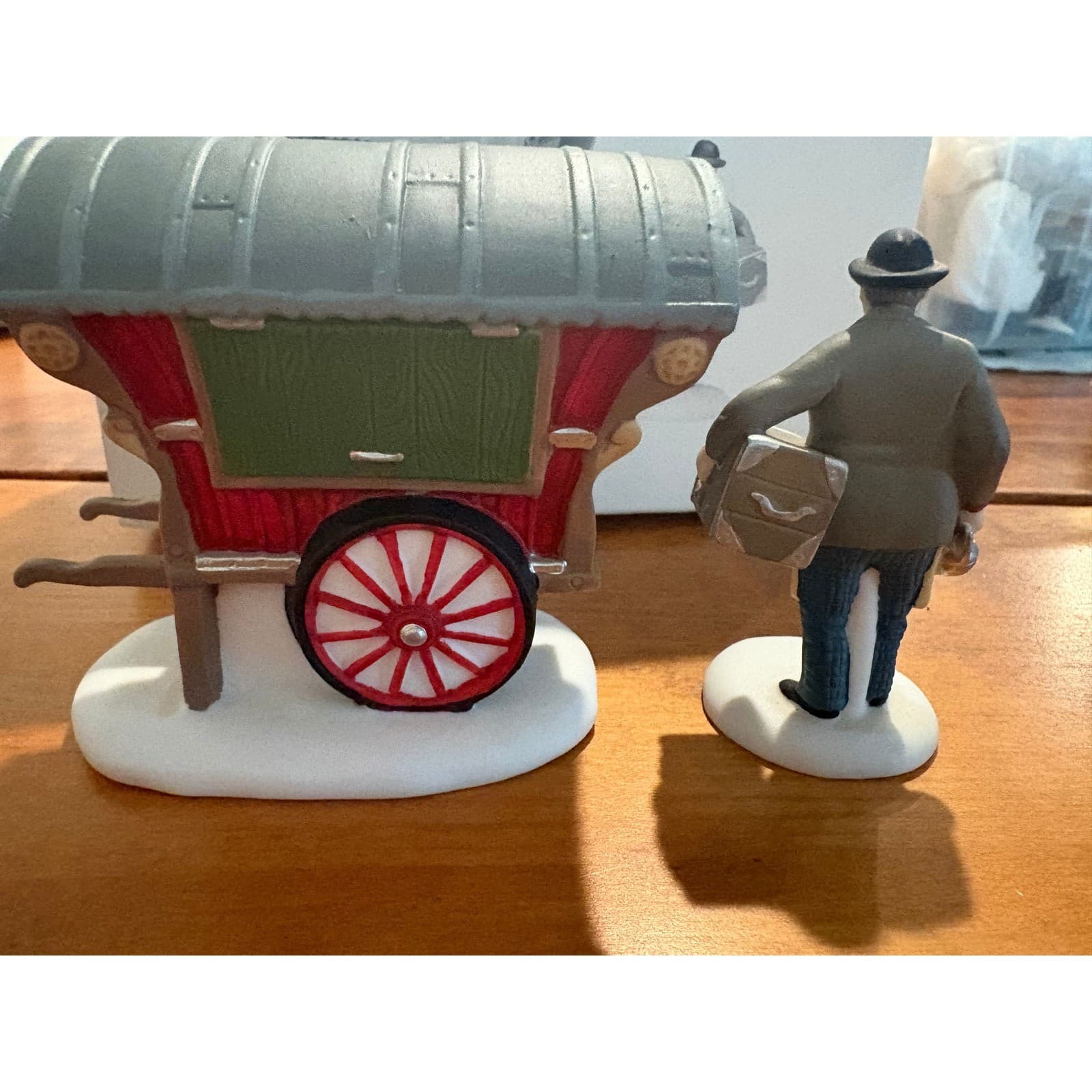 Department 56 Town Tinker Heritage Village Collection Set of 2 Porcelain 5646-4 - Thumbnail 3