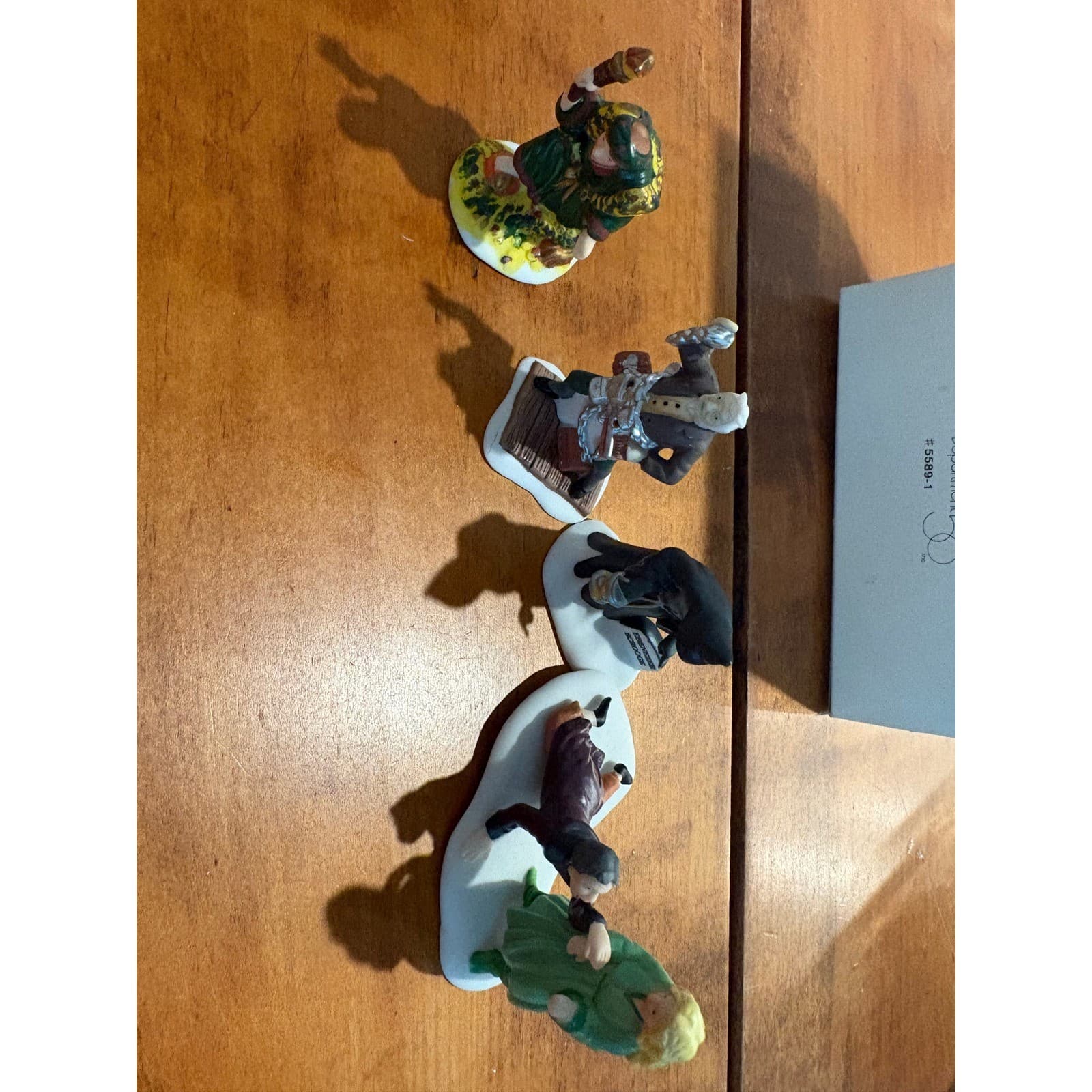 Dept 56 Chelsea Market Hat Monger & Cart Heritage Village Porcelain Figurine Set - Thumbnail 6