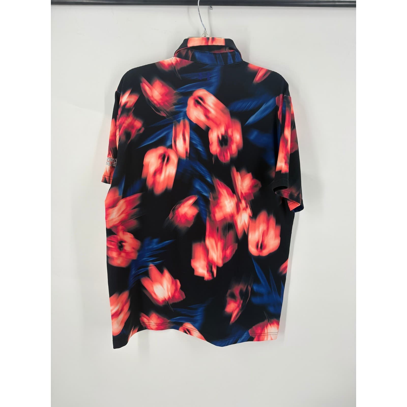 Under Armour Women's Playoff Polo Large Black Red Blue Blurred Floral Golf Shirt - Thumbnail 4