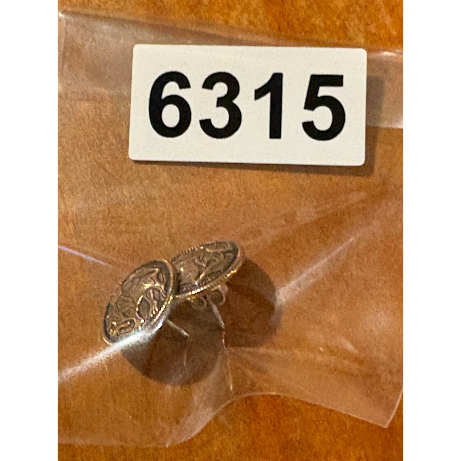 Unbranded Stud Earrings Womens OS Coin Style Bronze Gold Tone Vintage Relief - Thumbnail 4