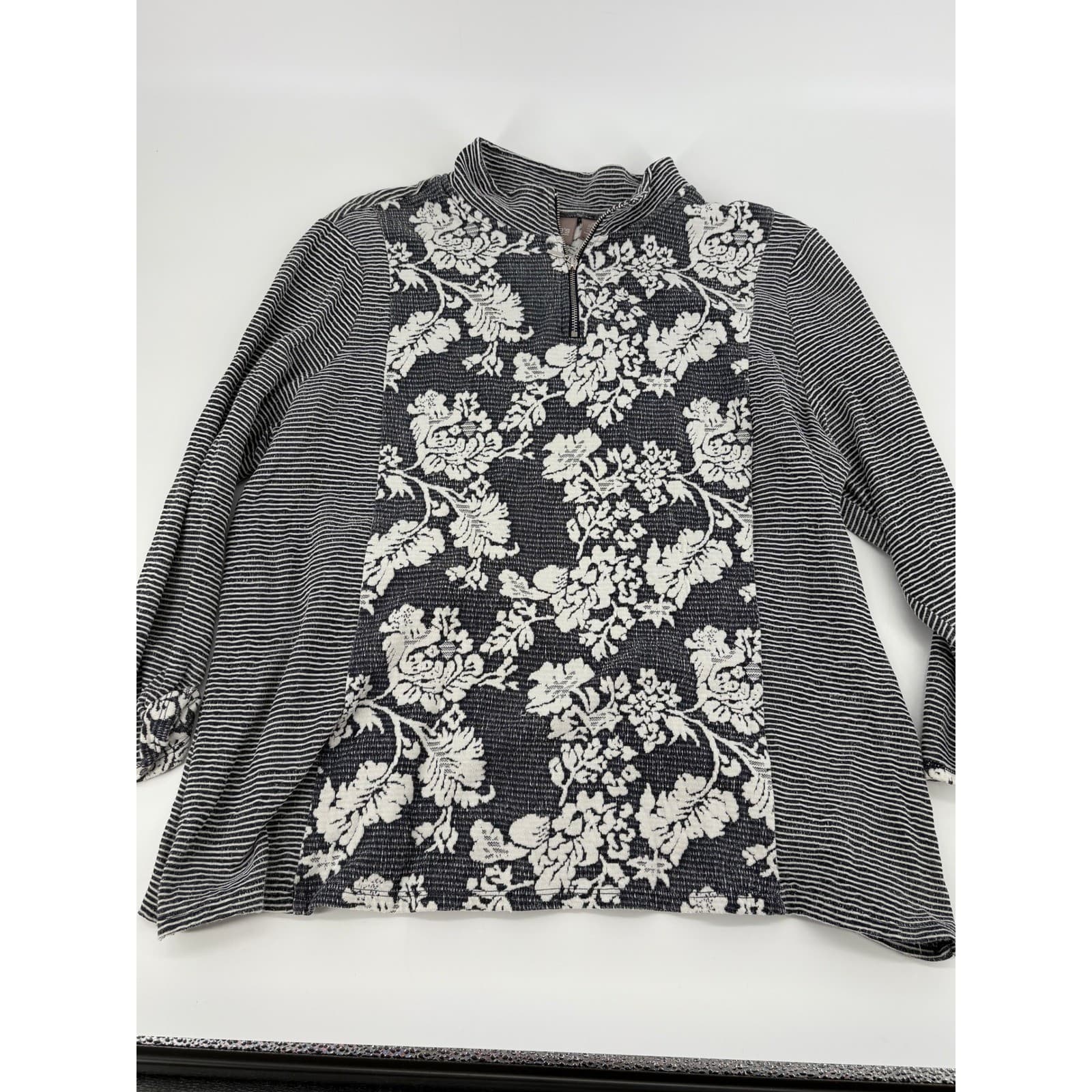 Chicos Women's Floral Stripe Pullover Top Size 3 Black & White Long Sleeve