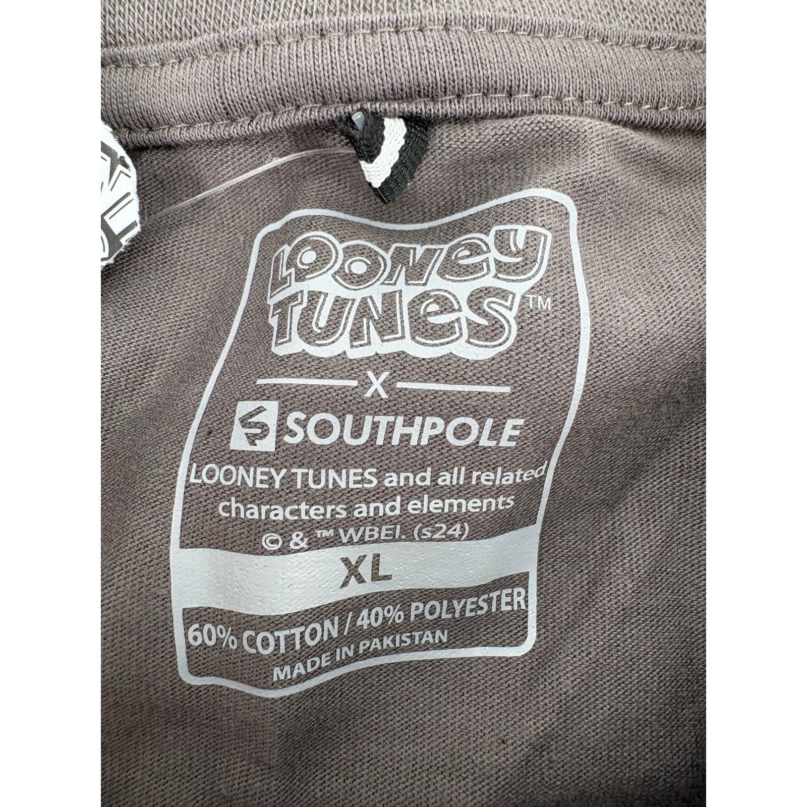 Southpole Looney Tunes Mens XL T-Shirt Gray Bugs Bunny Hot Moves Graphic Tee - Thumbnail 5