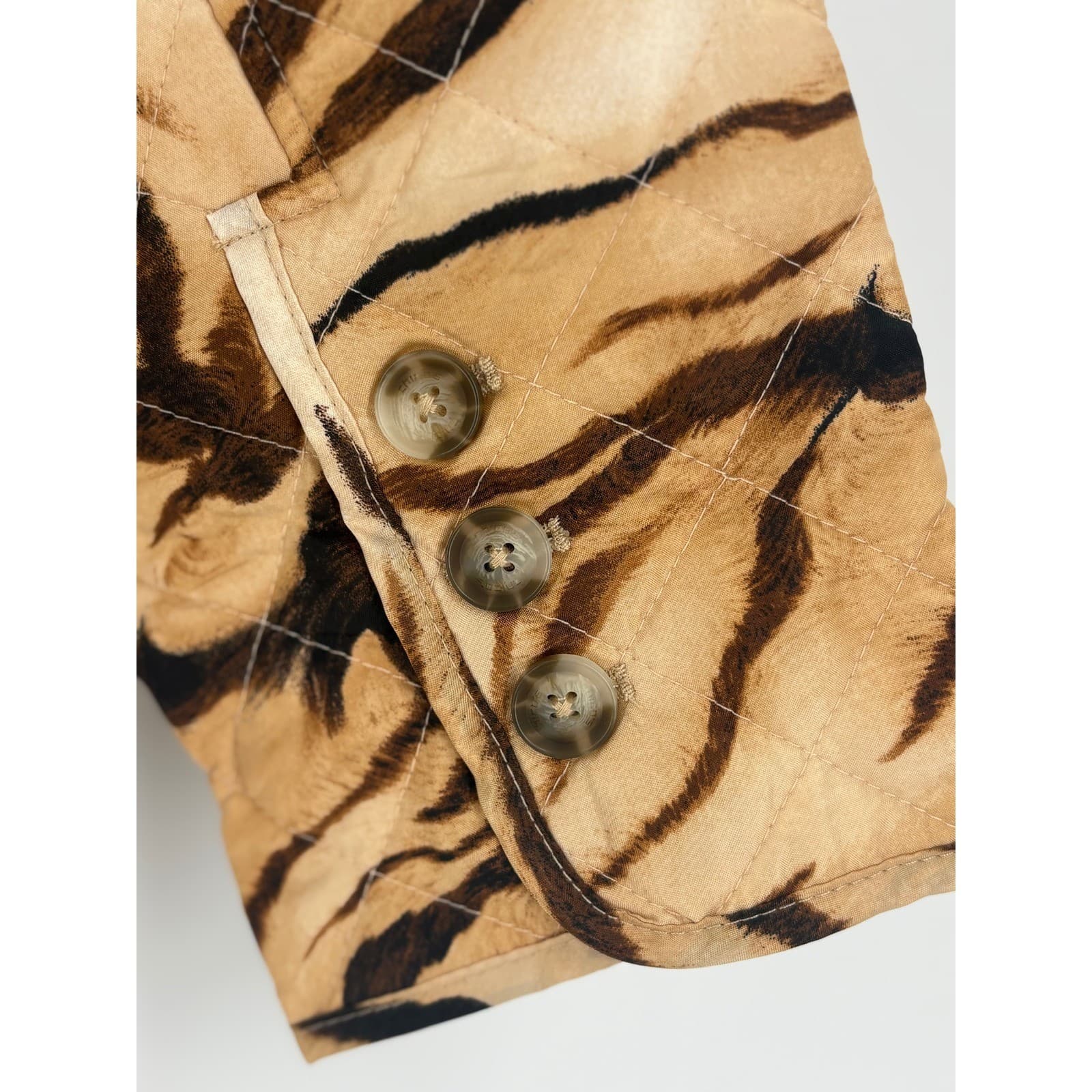 NWT Chico's Quilted Jacket Tiger Print Coat $139 Sz. 2 (Large) Outerwear - Thumbnail 4