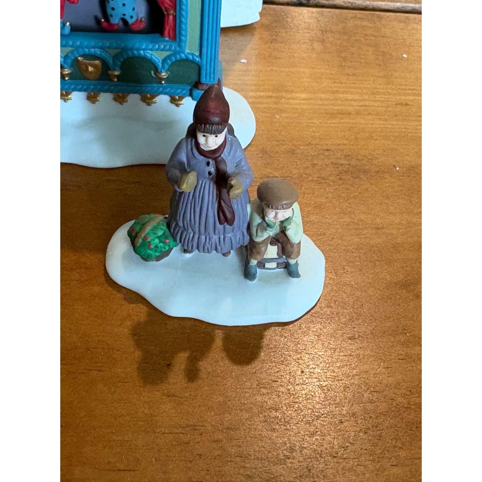 Dept 56 The Old Puppeteer Heritage Village OS Figurine Set Multicolor 5802-5 - Thumbnail 3