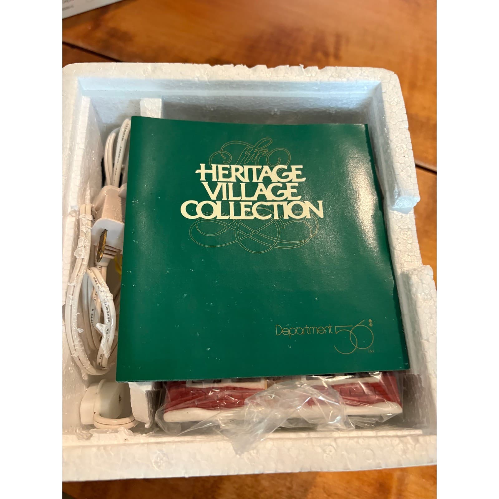 Dept 56 Fezziwig Warehouse Dickens Village OS Building Multicolor Porcelain 1986 - Thumbnail 7
