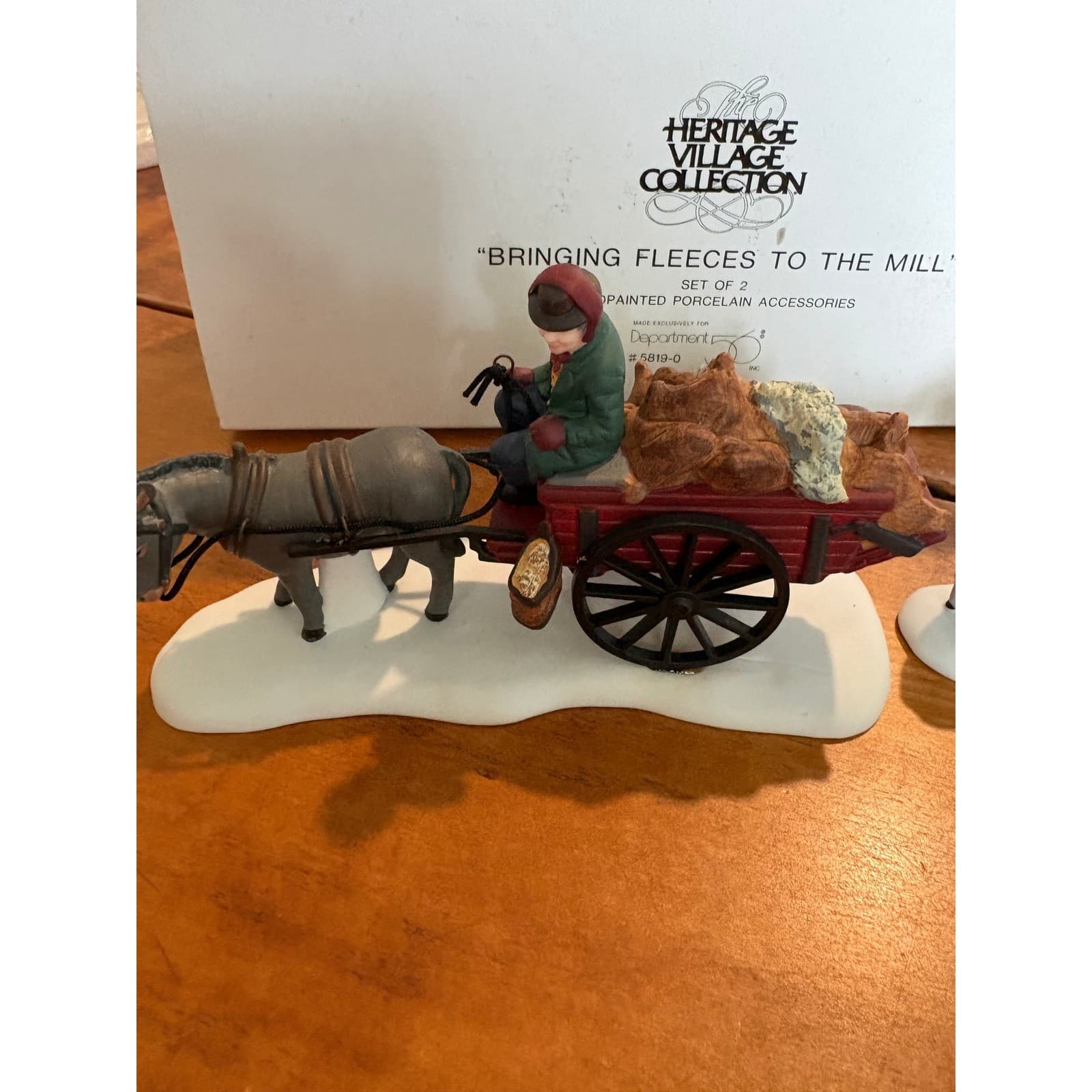 Department 56 Heritage Village Collection OS Accessory Multi Bringing Fleeces - Thumbnail 2