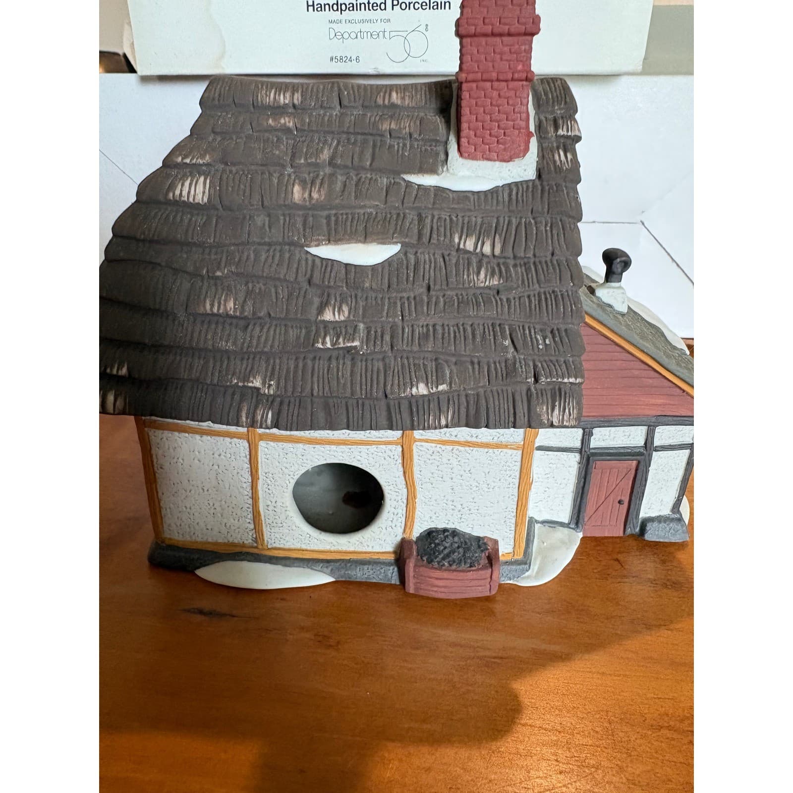 Department 56 Dickens Village OS Cottage Multicolor Mr & Mrs Pickle 5824-6 - Thumbnail 3