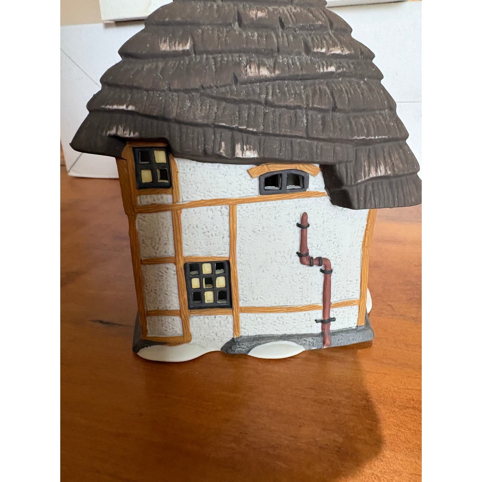 Department 56 Dickens Village OS Cottage Multicolor Mr & Mrs Pickle 5824-6 - Thumbnail 2
