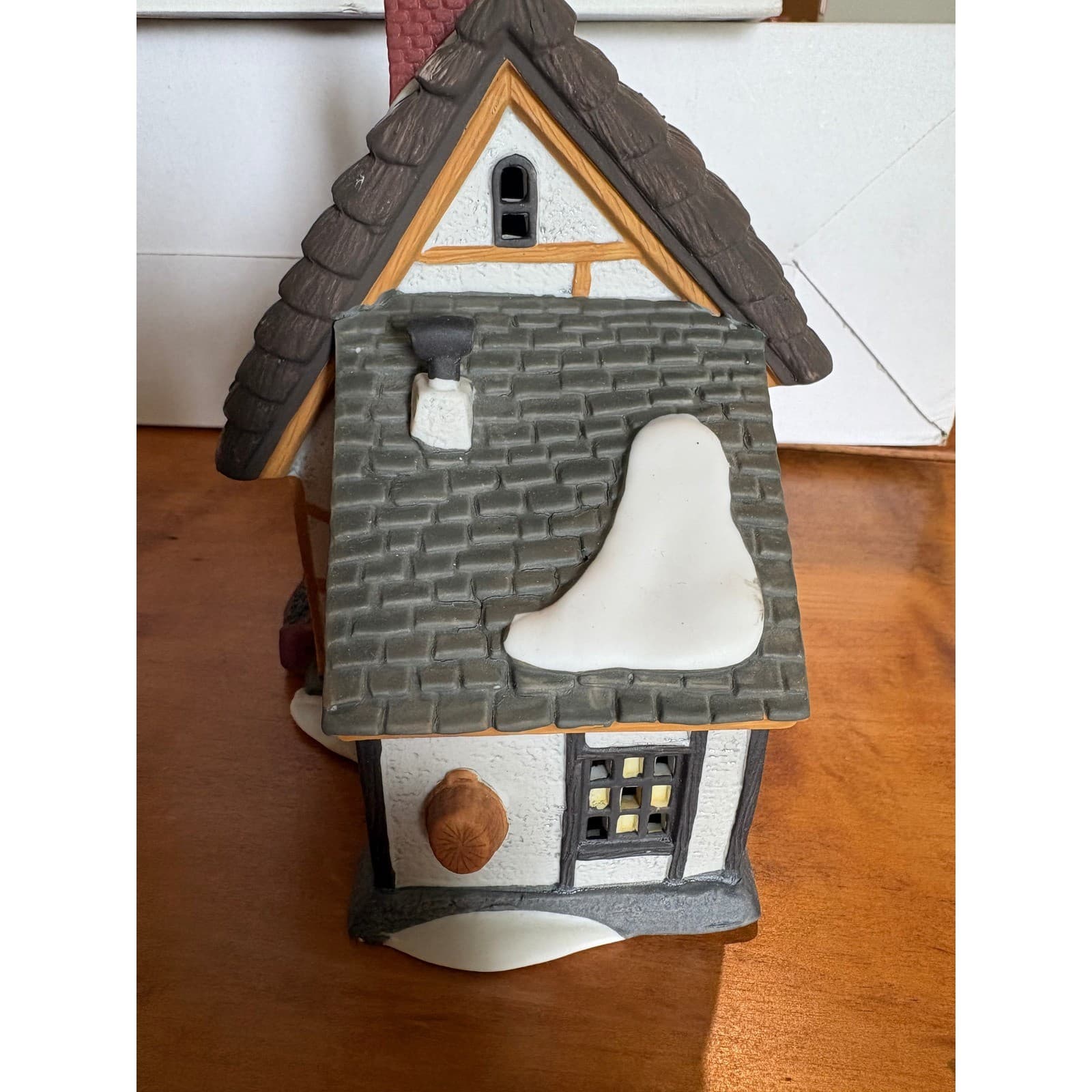 Department 56 Dickens Village OS Cottage Multicolor Mr & Mrs Pickle 5824-6 - Thumbnail 4