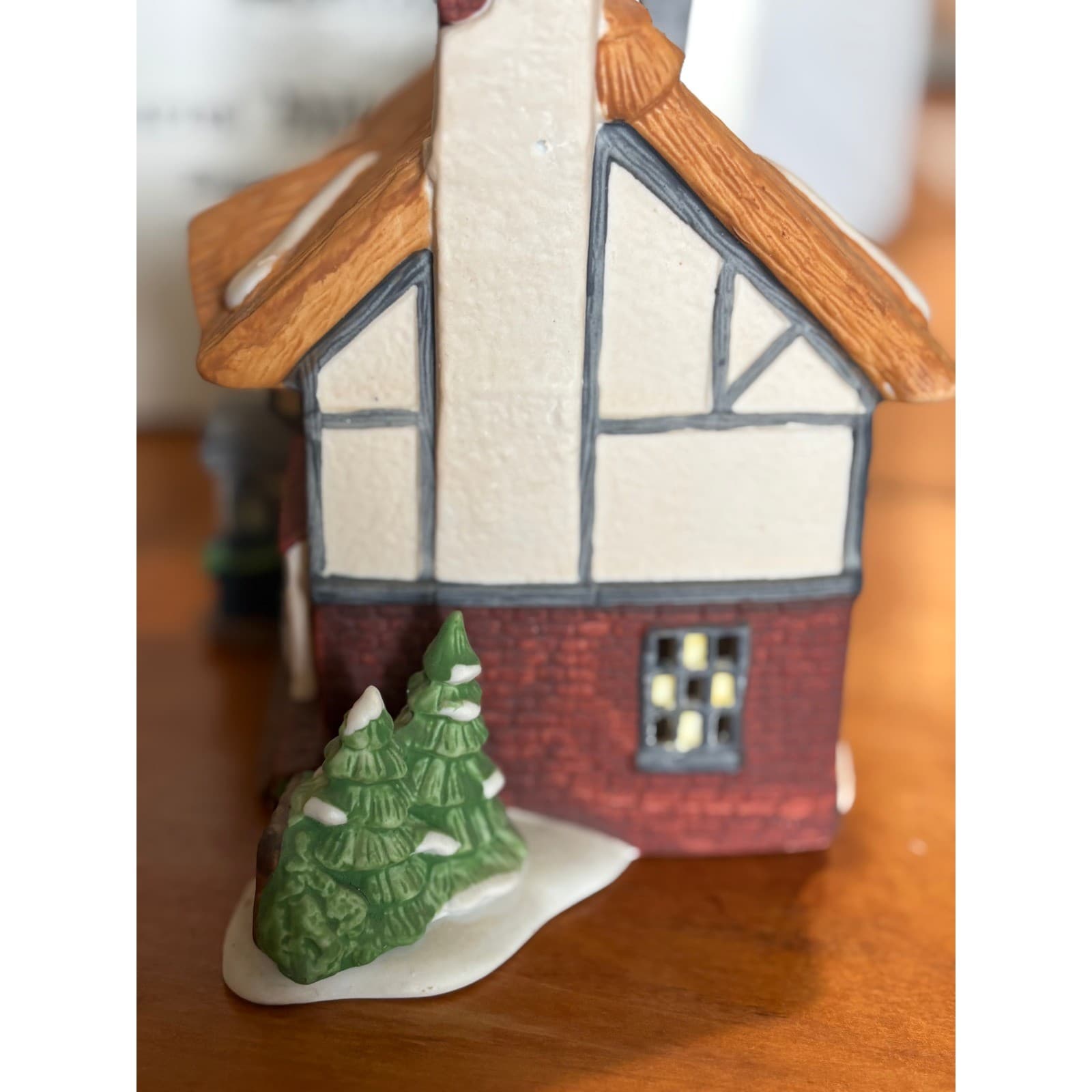 Department 56 Betsy Trotwood's Cottage Dickens Village Series OS House Brown - Thumbnail 2