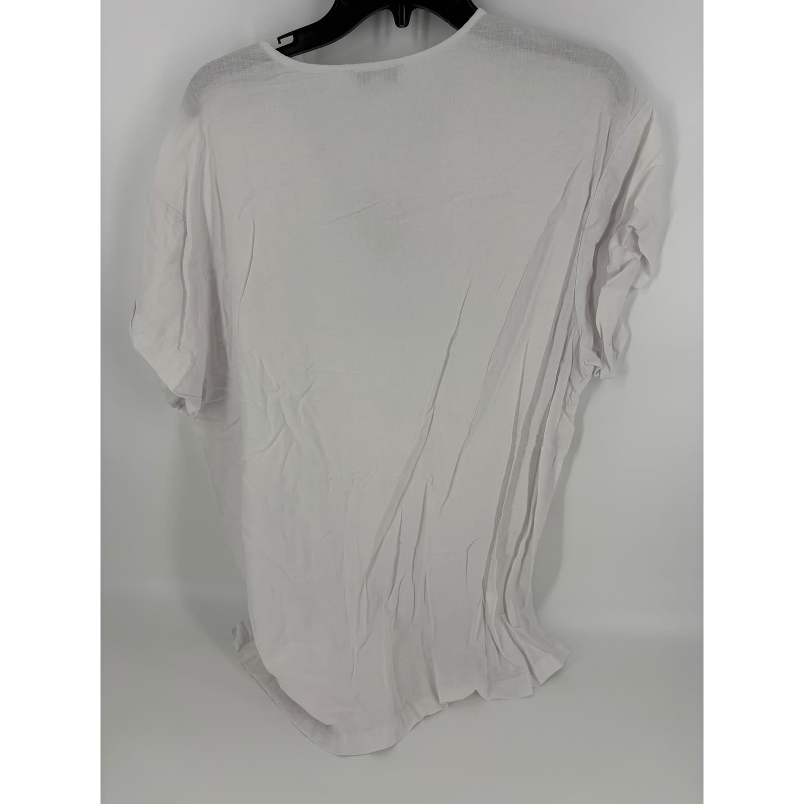 New Directions Curvy 1X White Linen Blend V-Neck Button Detail Tunic Top - Thumbnail 2