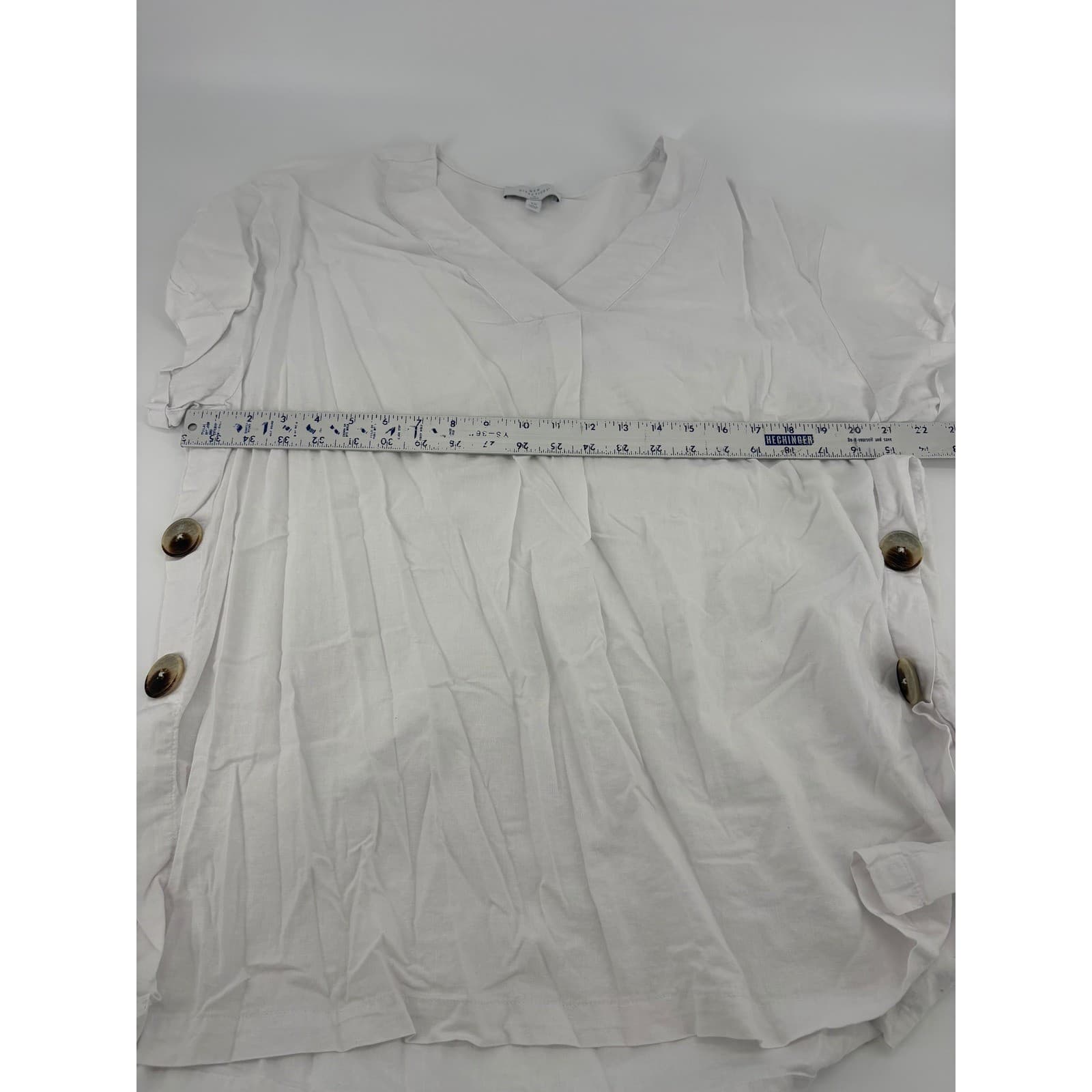 New Directions Curvy 1X White Linen Blend V-Neck Button Detail Tunic Top - Thumbnail 5