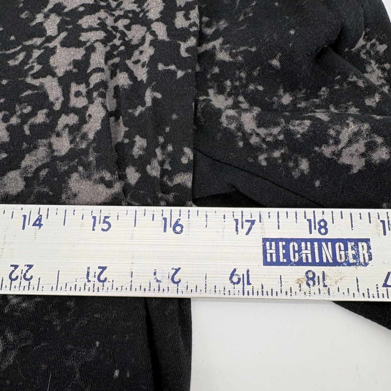 Mossimo Long Sleeve Top XL Black Gray Abstract Print Knit Casual Everyday - Thumbnail 4