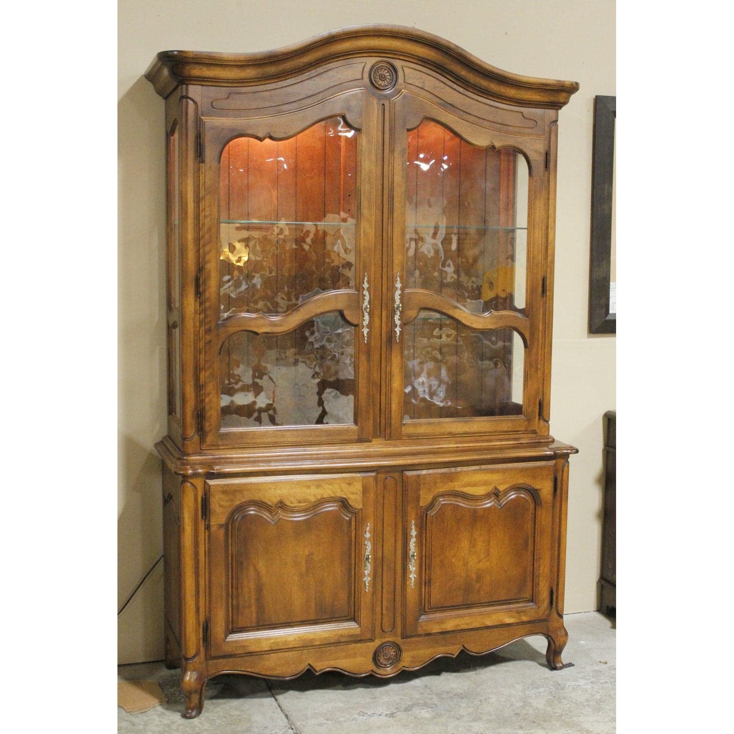 Ethan Allen China Cabinet - Thumbnail 4