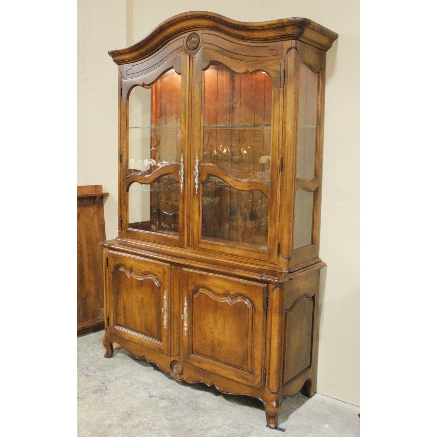 Ethan Allen China Cabinet - Thumbnail 3