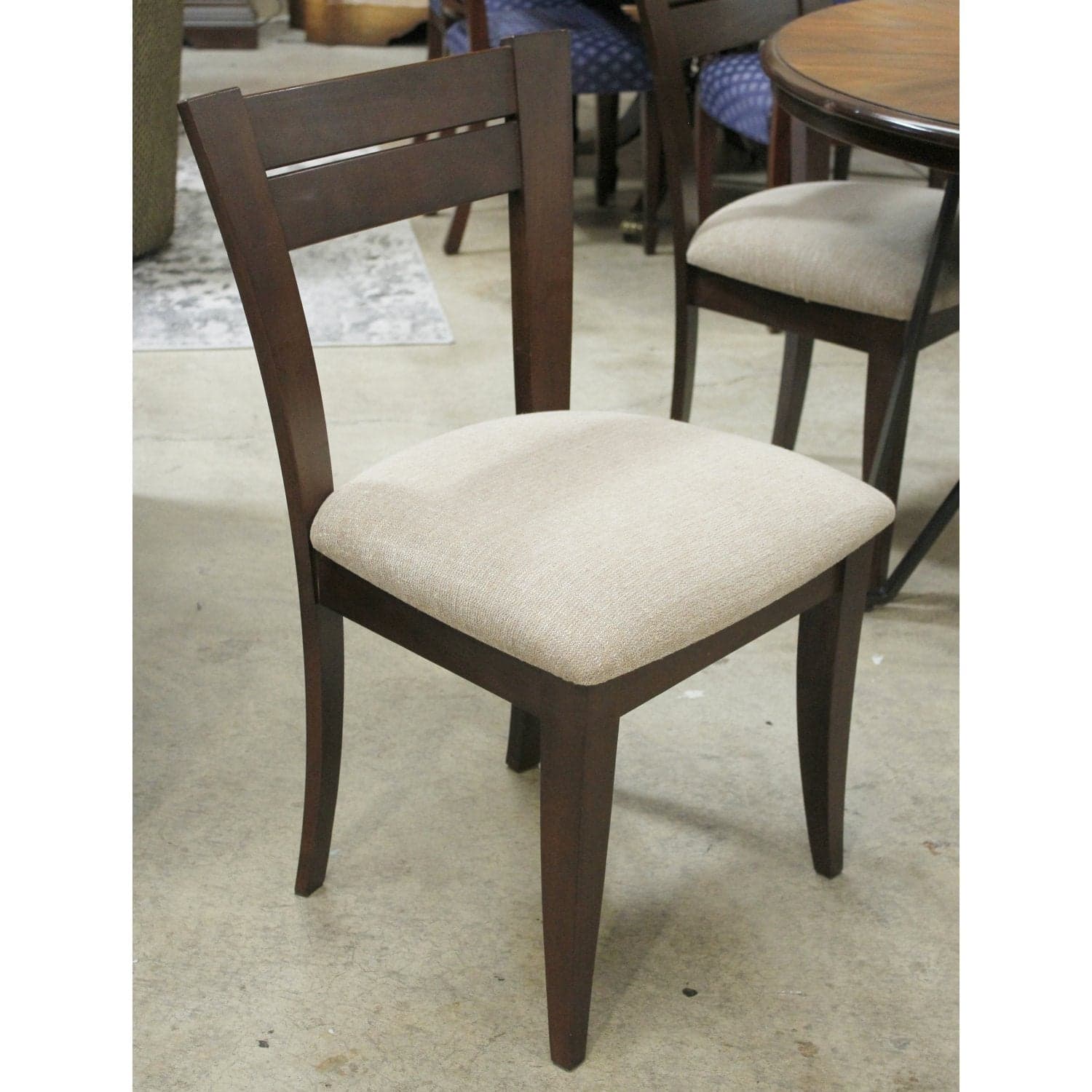 Round Starburst Table w/4 Chairs - Thumbnail 5