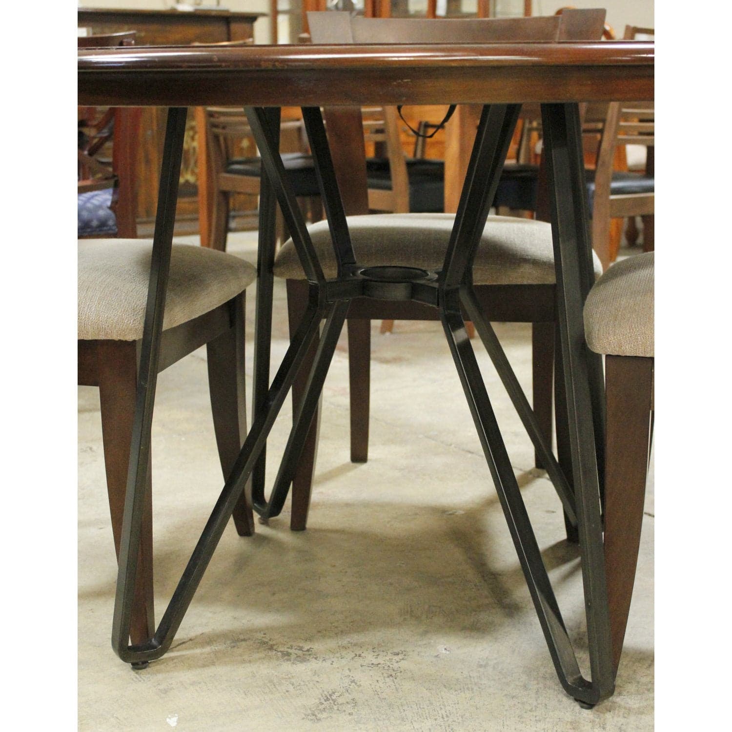 Round Starburst Table w/4 Chairs - Thumbnail 4