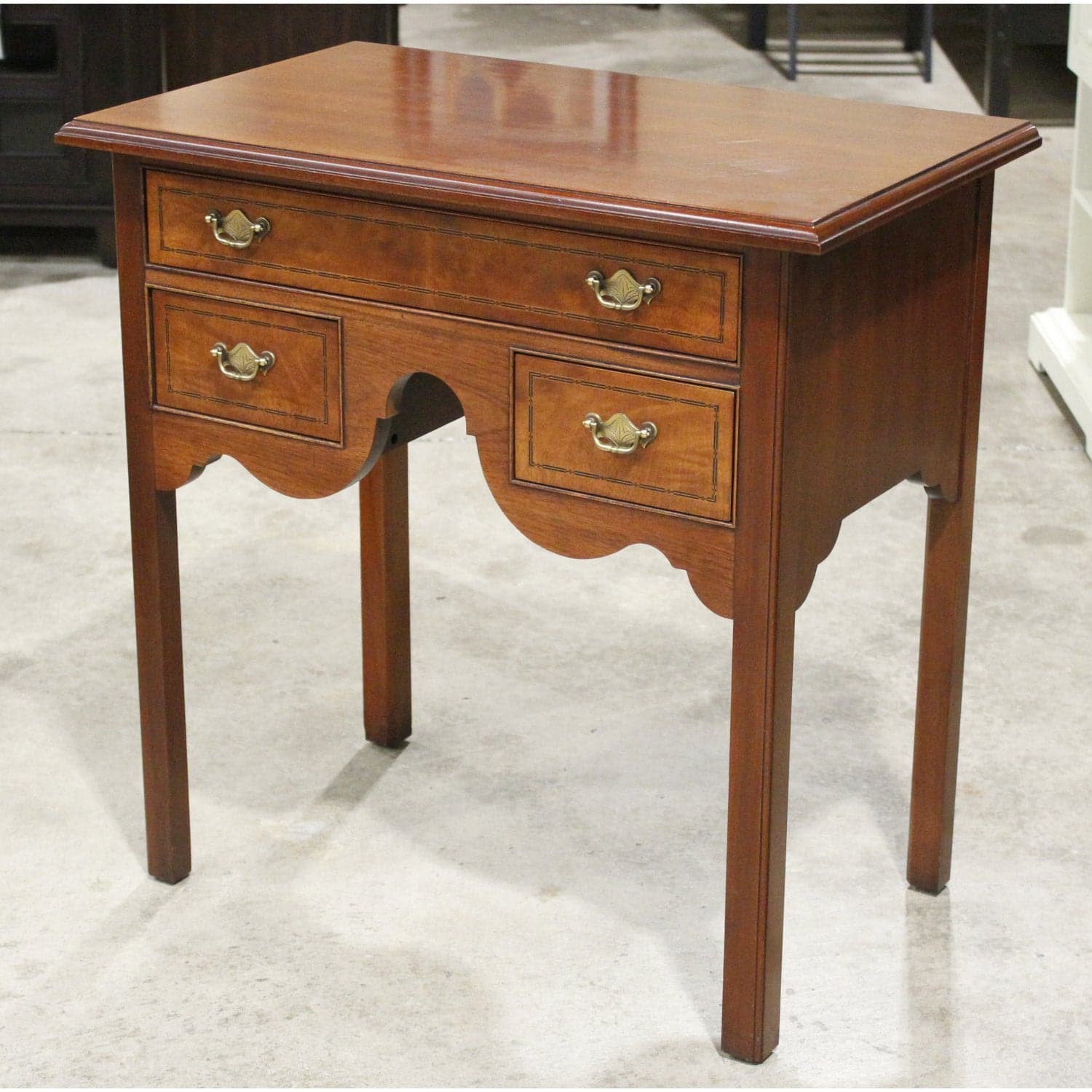 Hickory Chair Co. 'Mt. Vernon Historical Collection' Inlaid Nightstand - Thumbnail 4