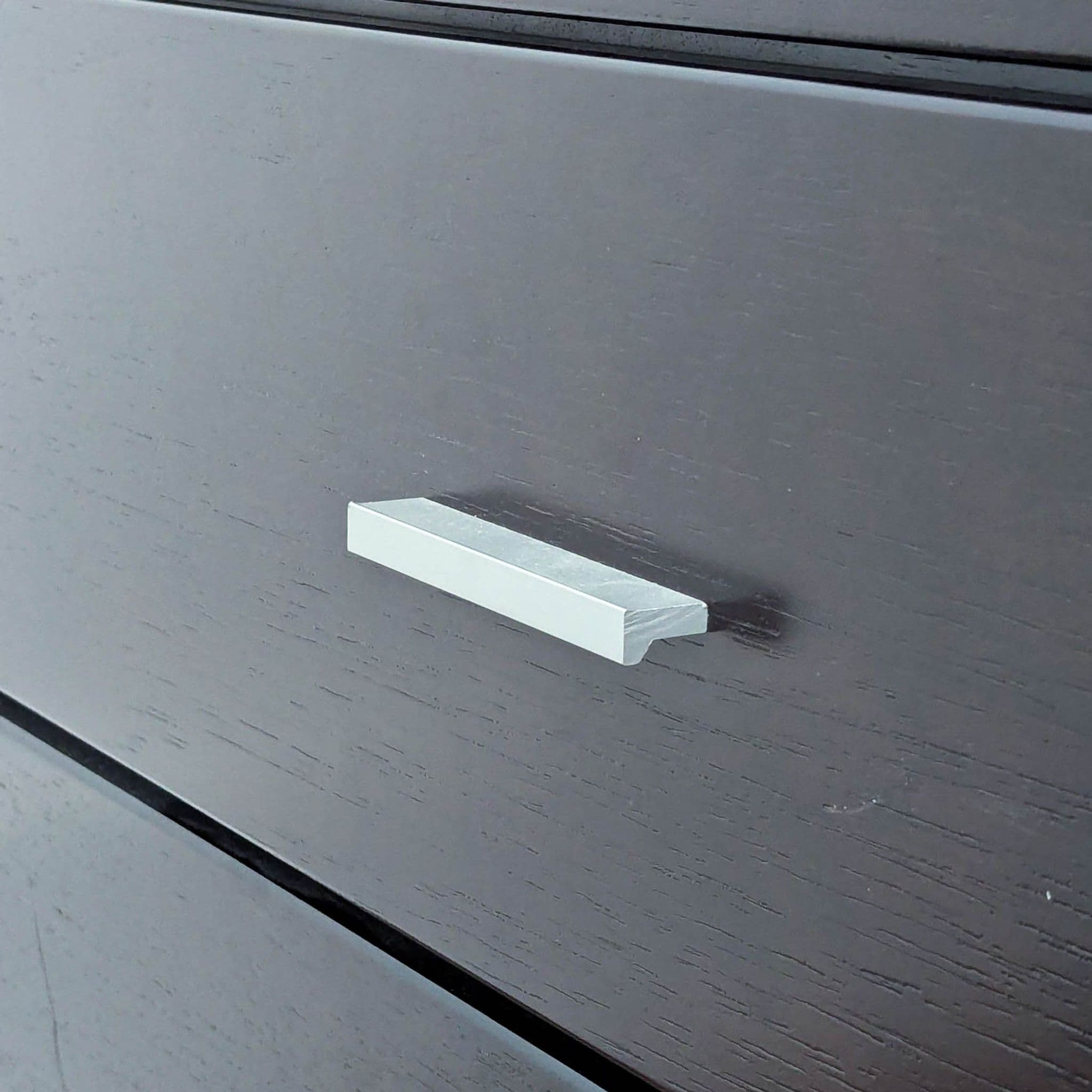 Modern 5-Drawer Dark Wood Dresser with Sleek Metal Handles - Thumbnail 9